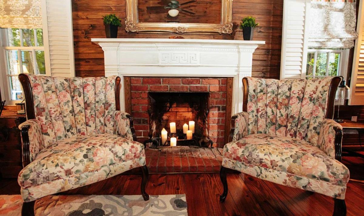 Jasper Vacations - The Bird  Butterfly Inn - Property Image 8