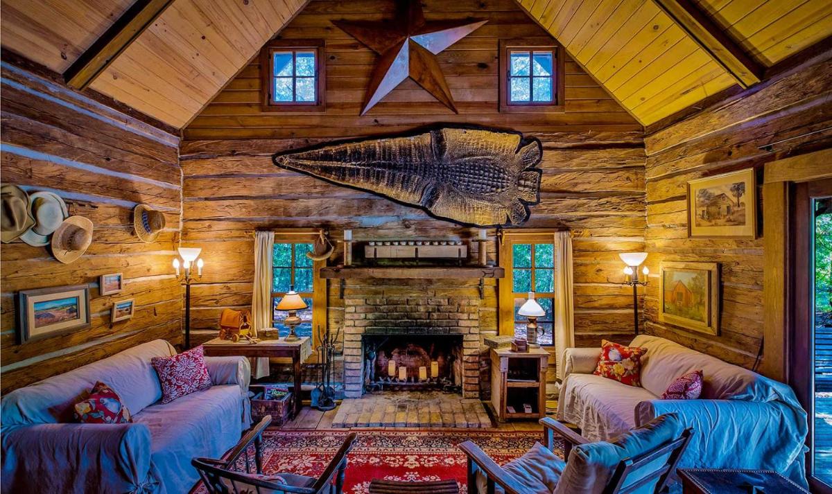 Jasper Vacations - The Bird  Butterfly Inn - Property Image 2