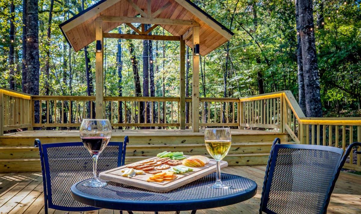 Jasper Vacations - The Bird  Butterfly Inn - Property Image 31