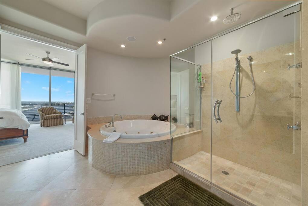 Bella Luna PH6 l Luxe Penthouse l Boat Slip l Walk to Flora-Bama l Epic Views view 5