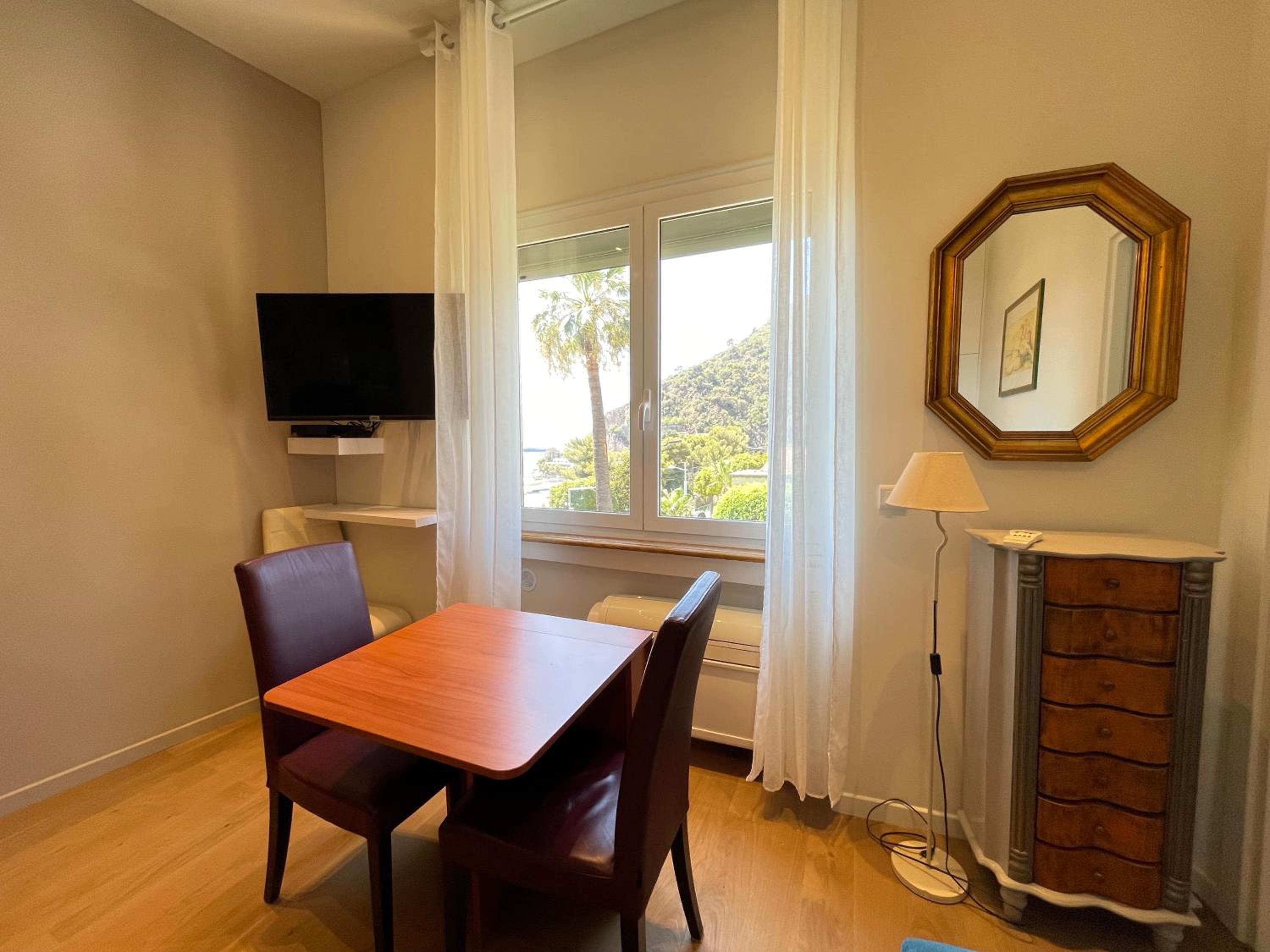 Ezevacances Studio Capuccino vue mer 5 mn plage 7 mn gare Wifi
