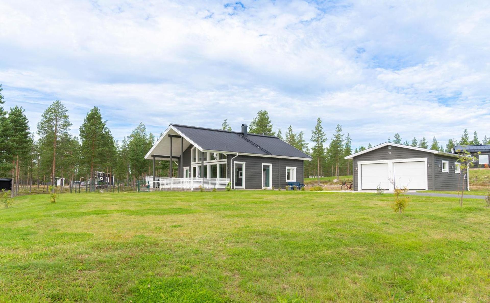 Guestly Homes - Seaside Stay with Sauna view 4