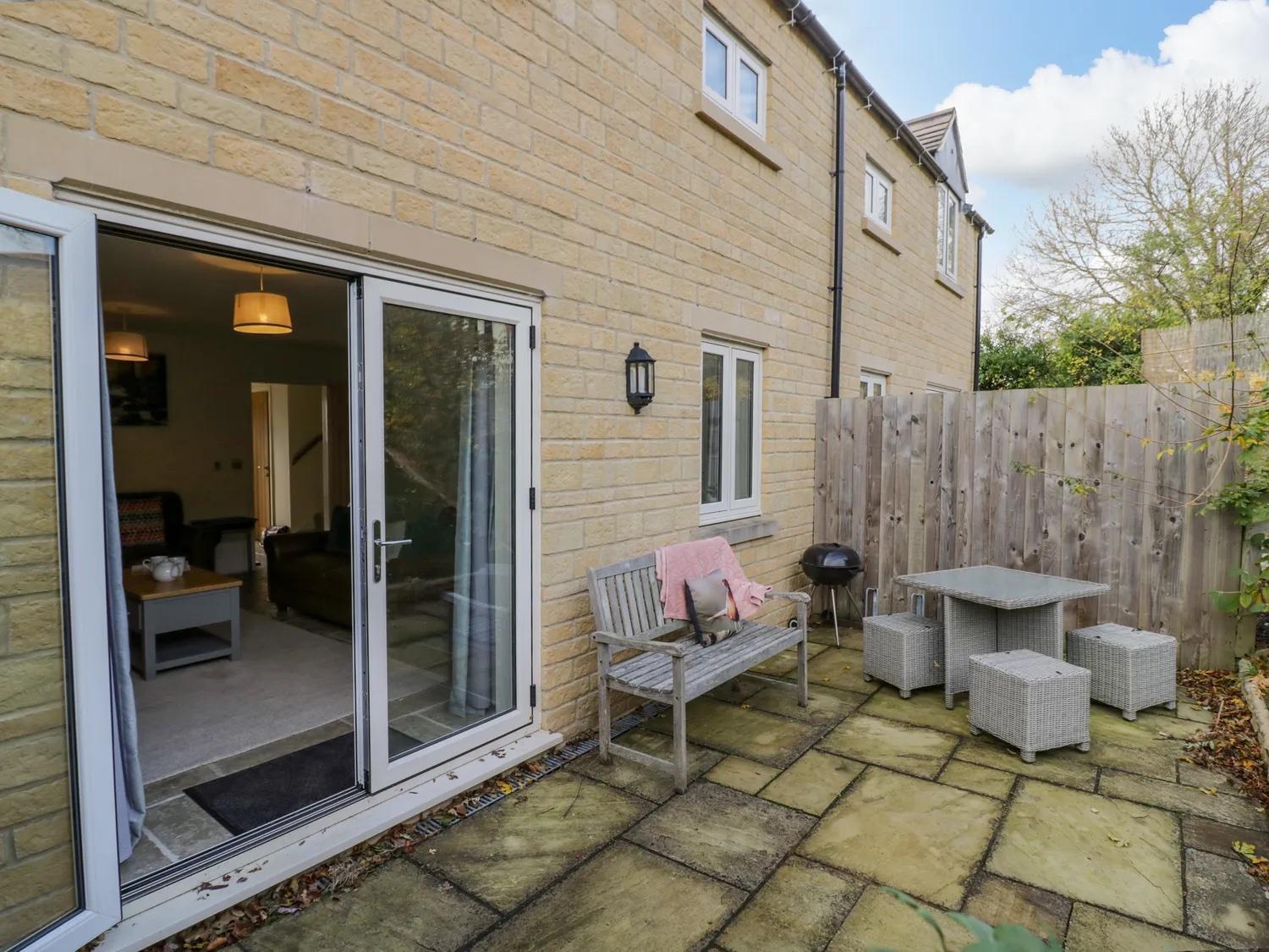Lion Cottage, Broadway view 5