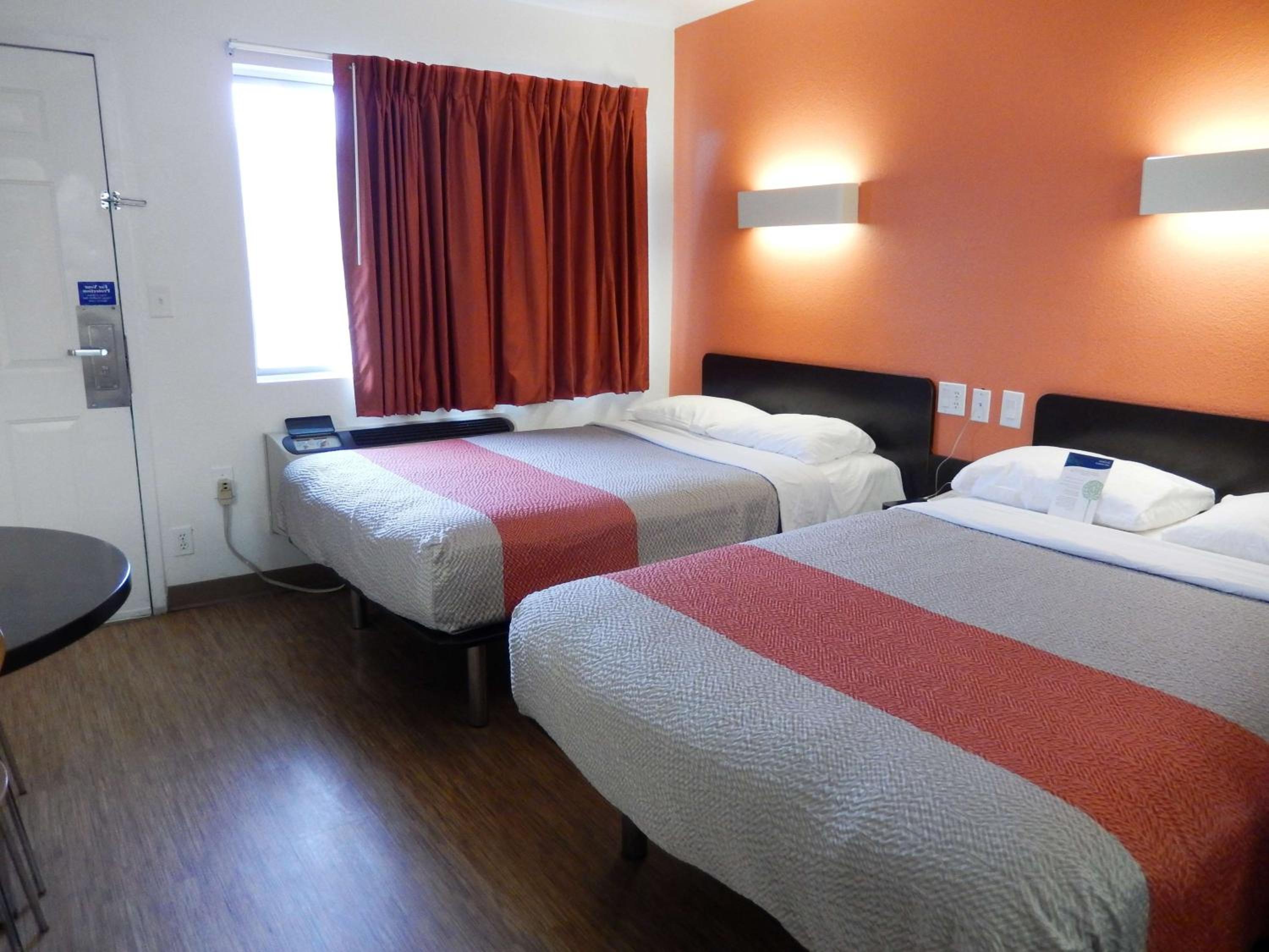 Motel 6-Clute, TX view 4