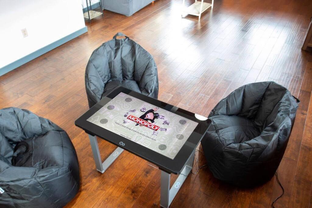 Hotel Centric Modern Loft w/ King Beds & Smart GameTable - Image 1