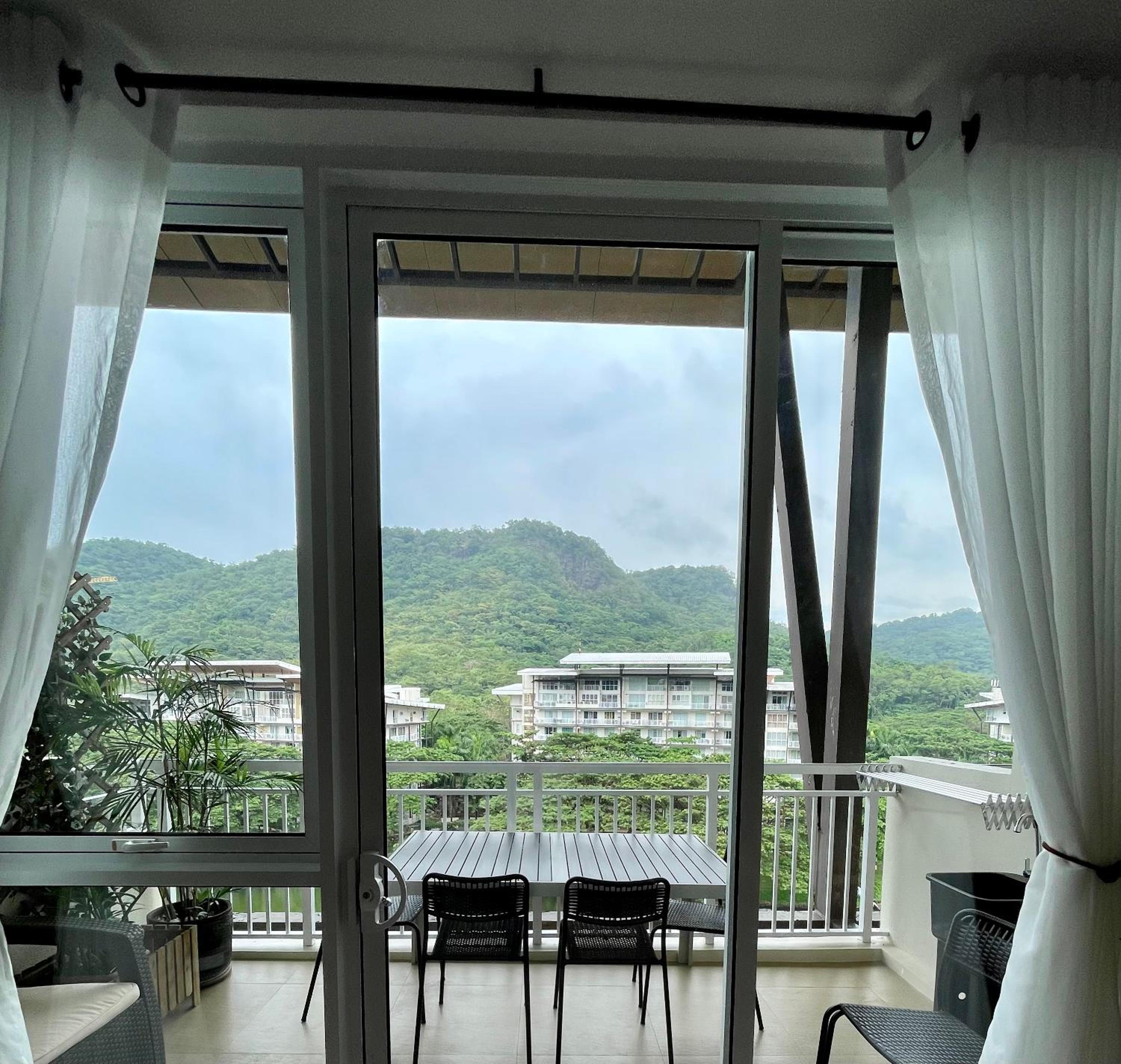 3BD/3BA Penthouse - Tropical Oasis in Pico de Loro