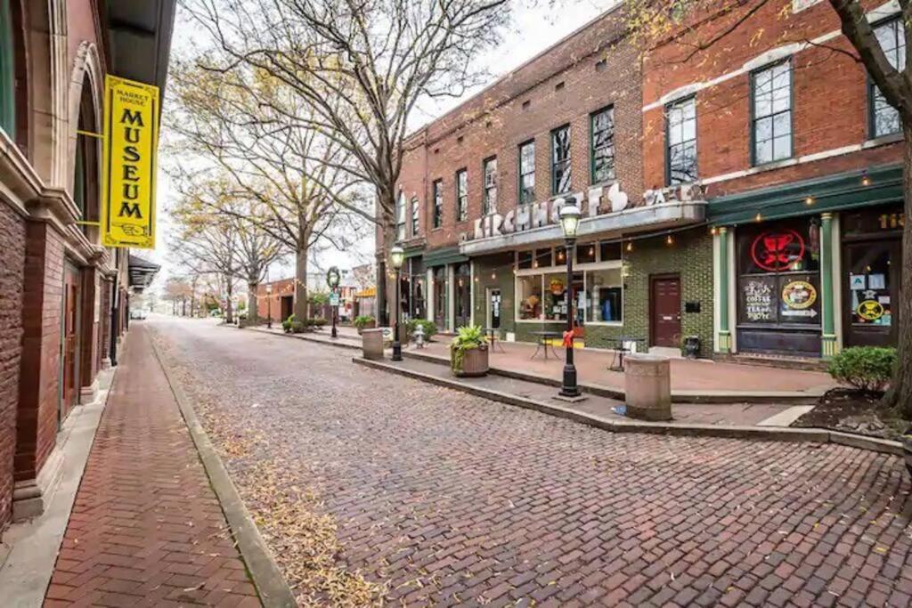 Luxury 2 BR 2 Bath Downtown Paducah Condo view 5