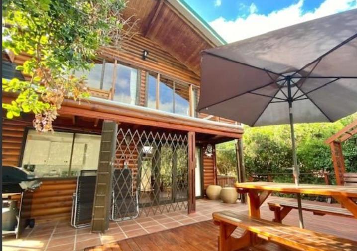 Milkwood Cabin Getaway view 4