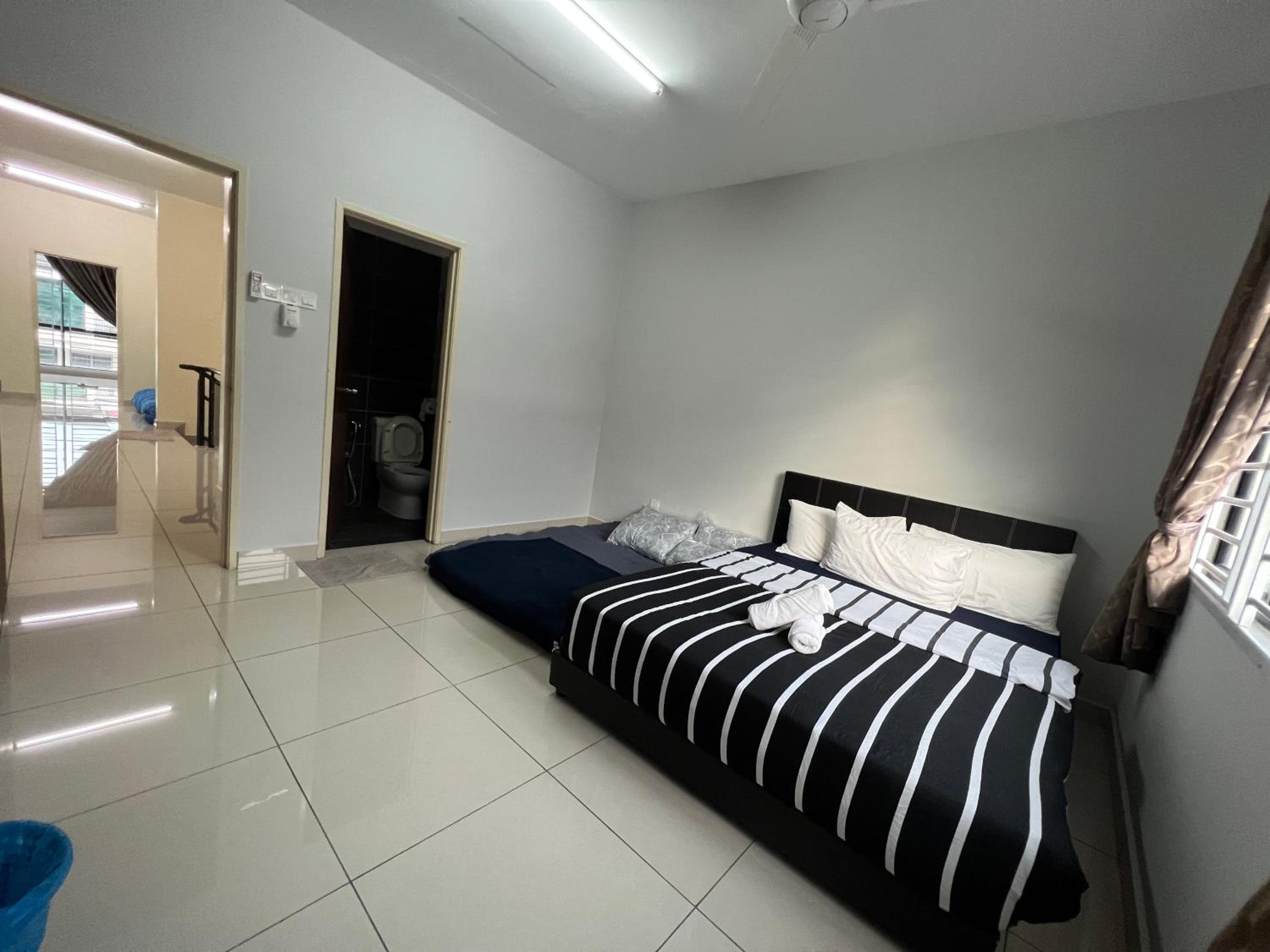 16pax Seri Austin 4bedroom 4bath nearby toppen aeon tebrau