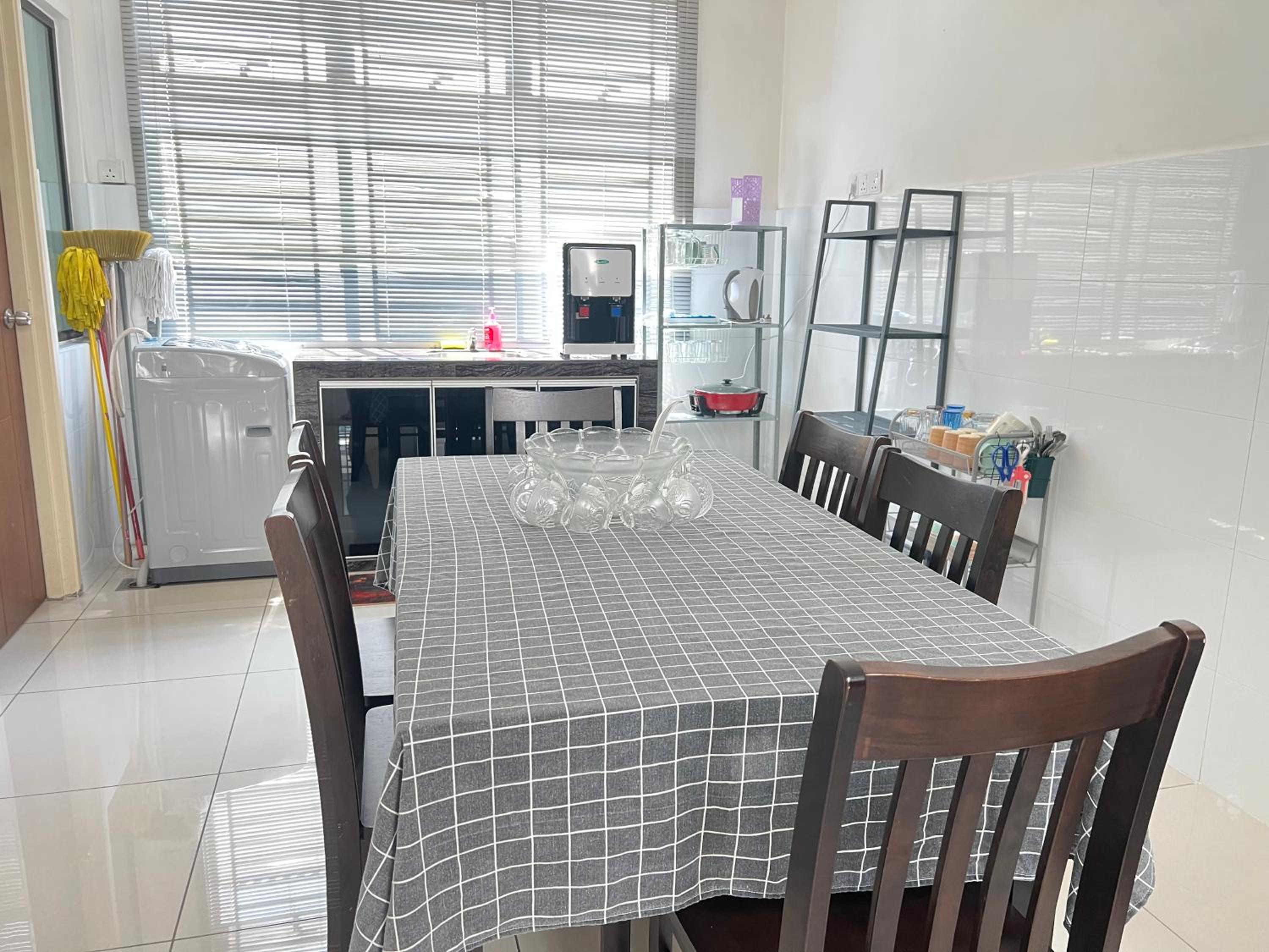 16pax Seri Austin 4bedroom 4bath nearby toppen aeon tebrau