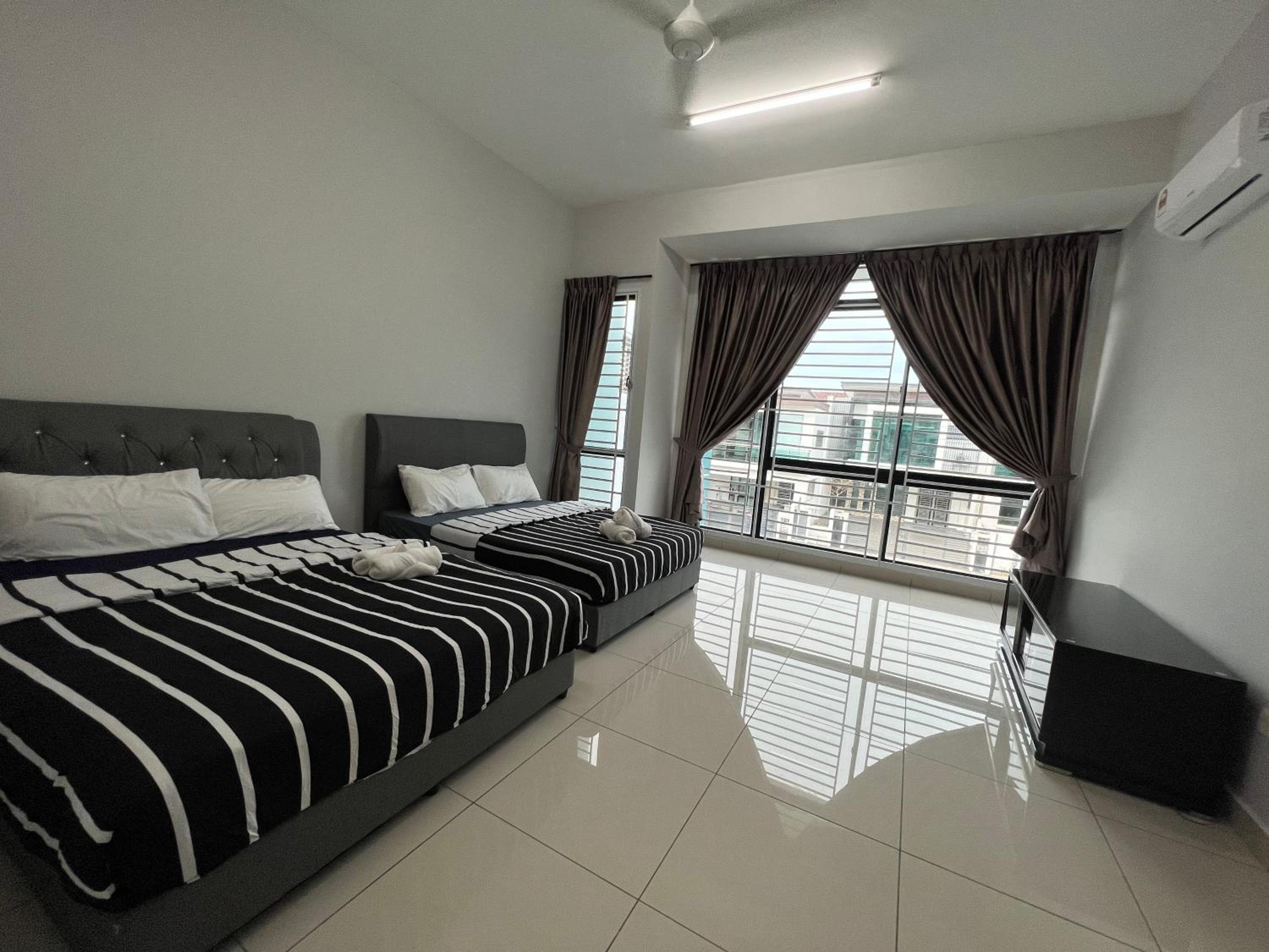 16pax Seri Austin 4bedroom 4bath nearby toppen aeon tebrau