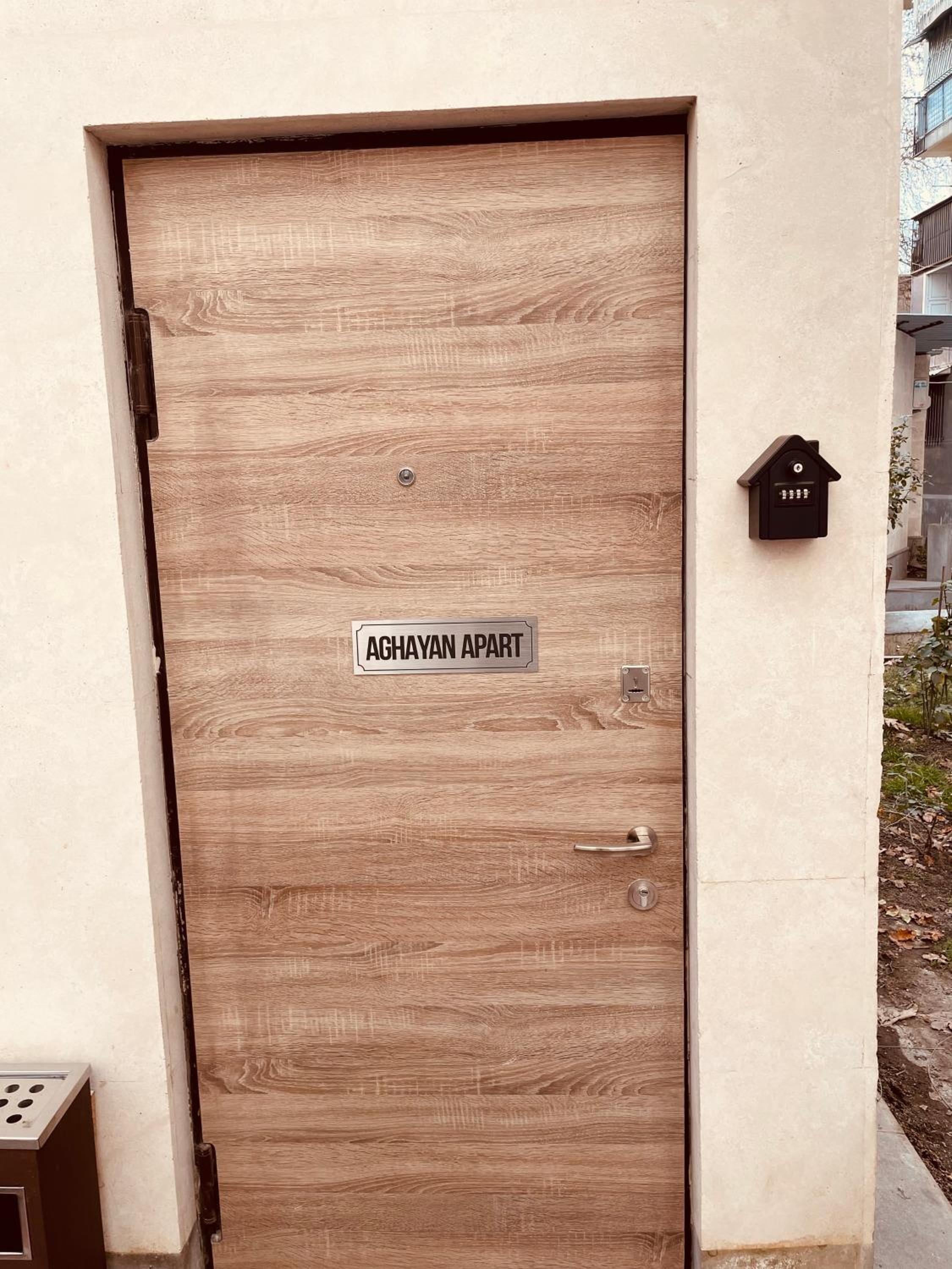 Aghayan Apart