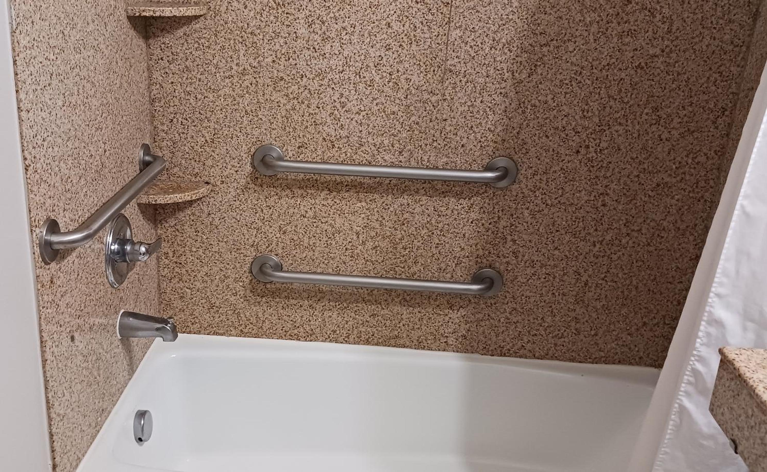 Longview Vacations - Red Roof Inn  Suites Longview - Property Image 2