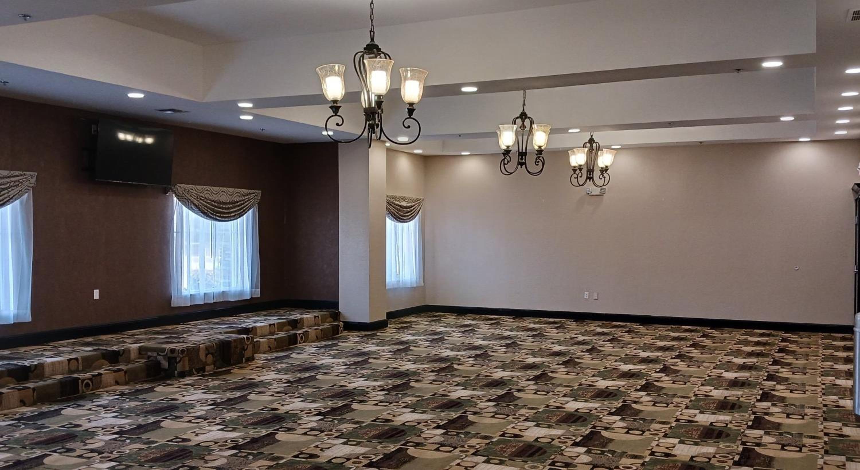 Longview Vacations - Red Roof Inn  Suites Longview - Property Image 1