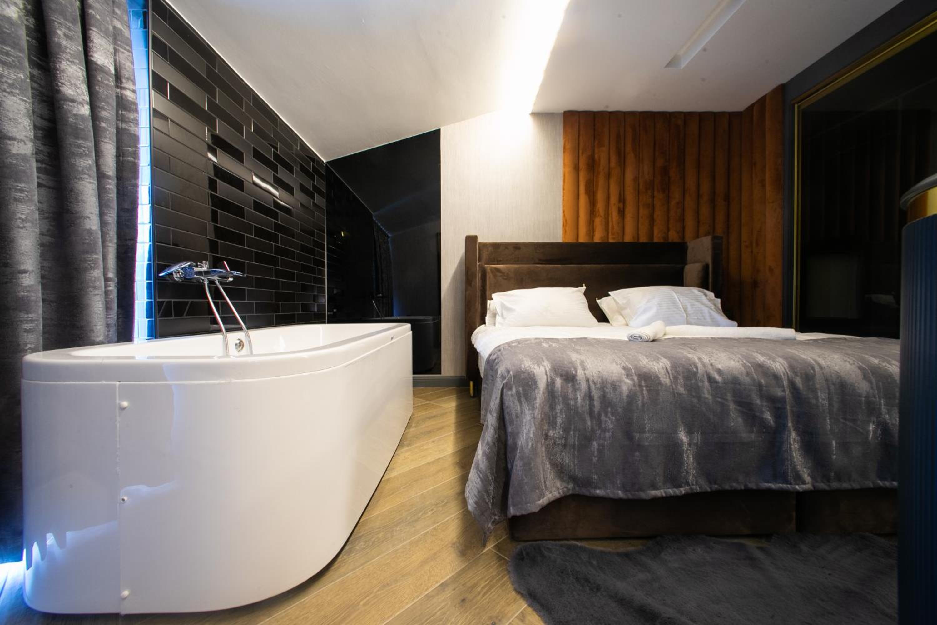 MAD INN HOTEL & SPA - Image 13