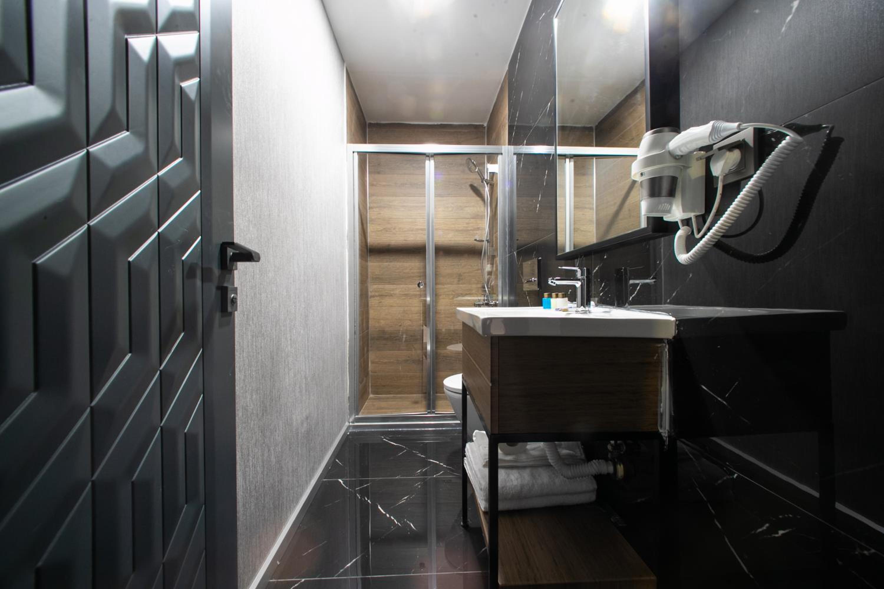 MAD INN HOTEL & SPA - Image 18