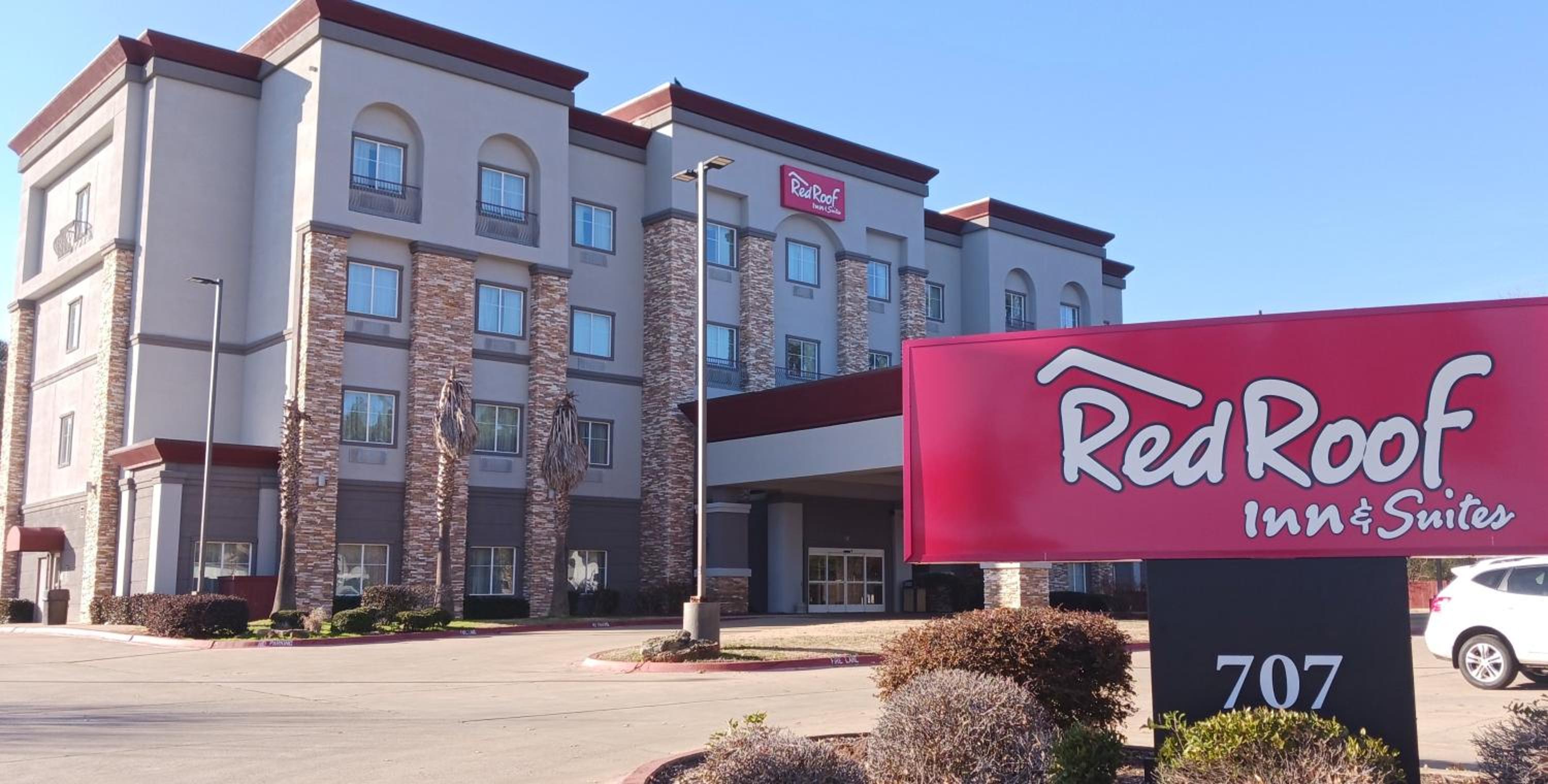 Marshall Vacations - Red Roof Inn  Suites Longview - Property Image 1
