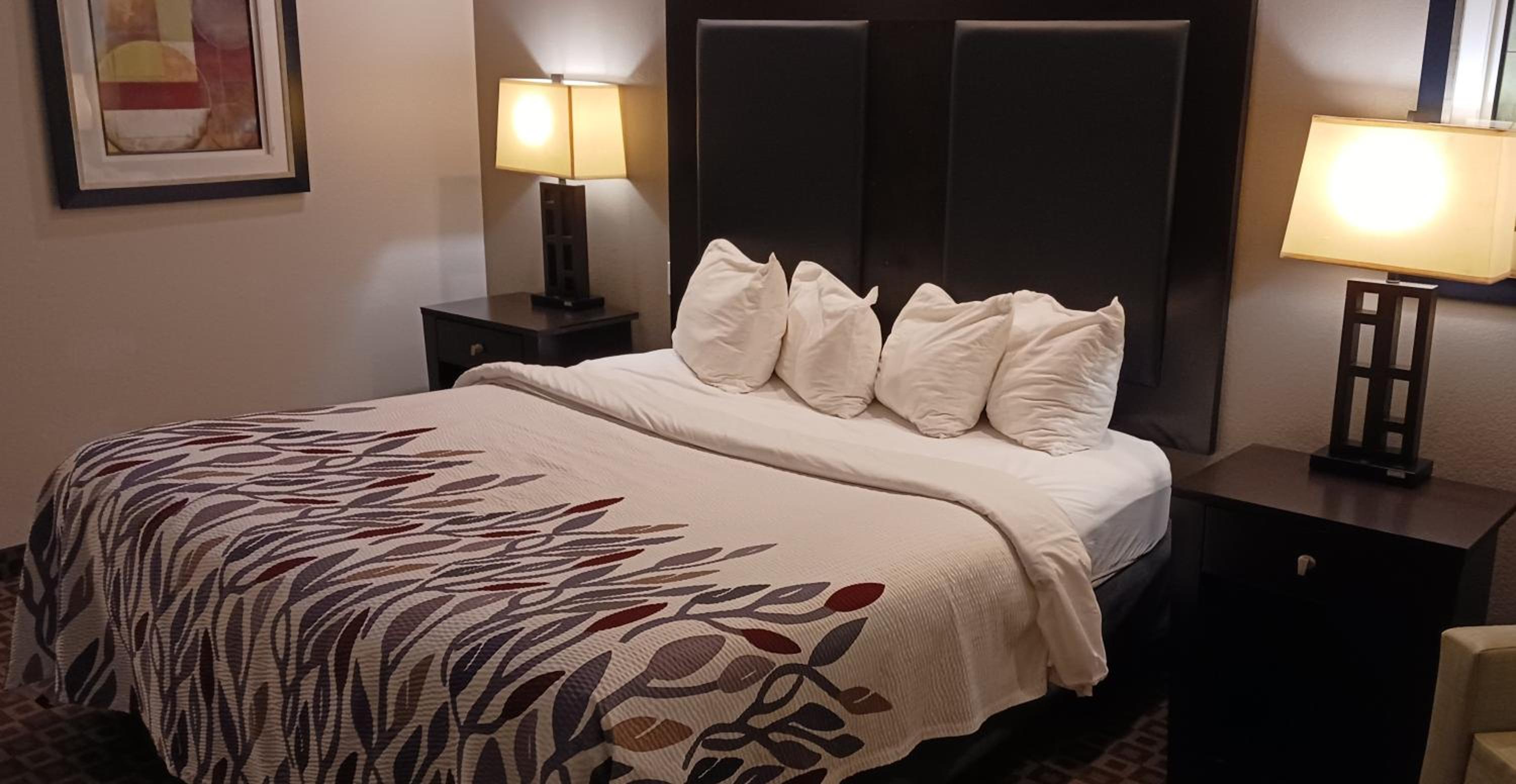 Longview Vacations - Red Roof Inn  Suites Longview - Property Image 11