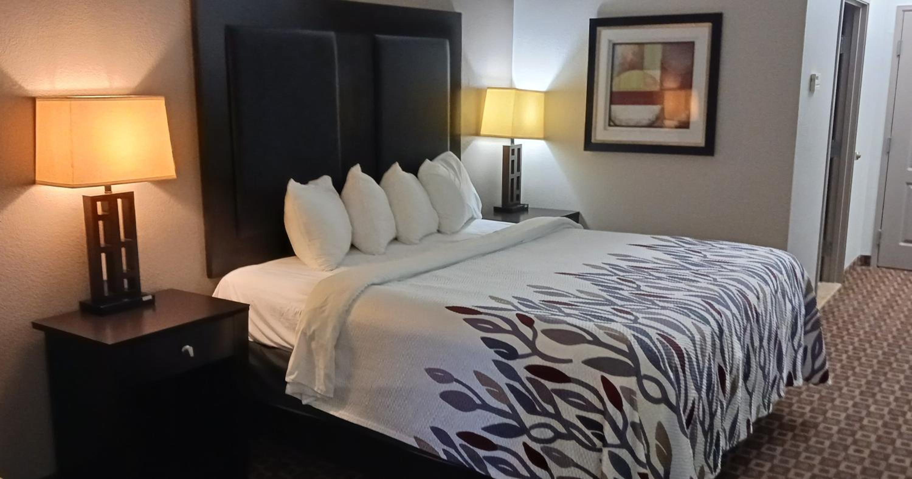 Longview Vacations - Red Roof Inn  Suites Longview - Property Image 13