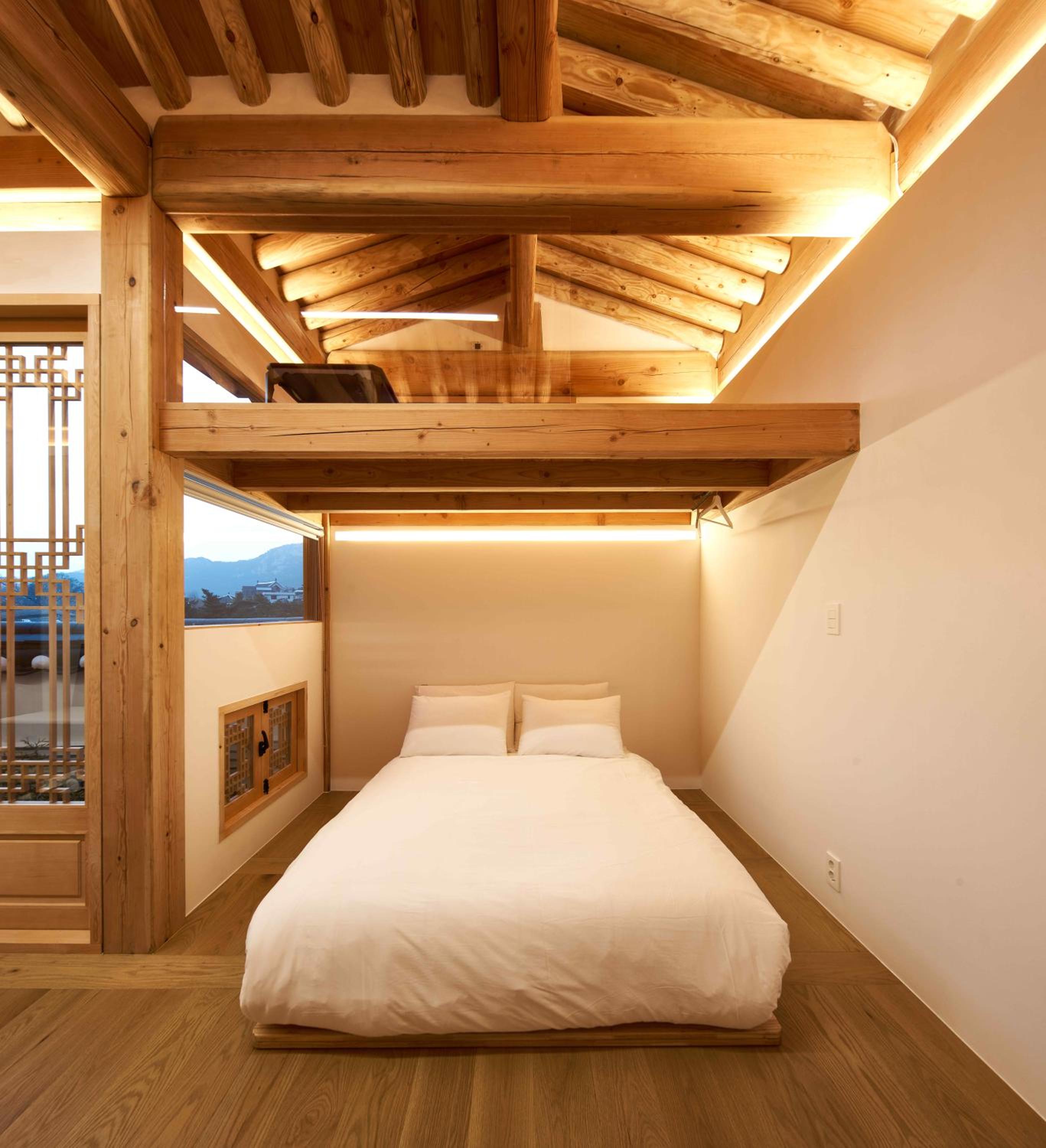 Luxury Hanok Stay Cloudscape view 4