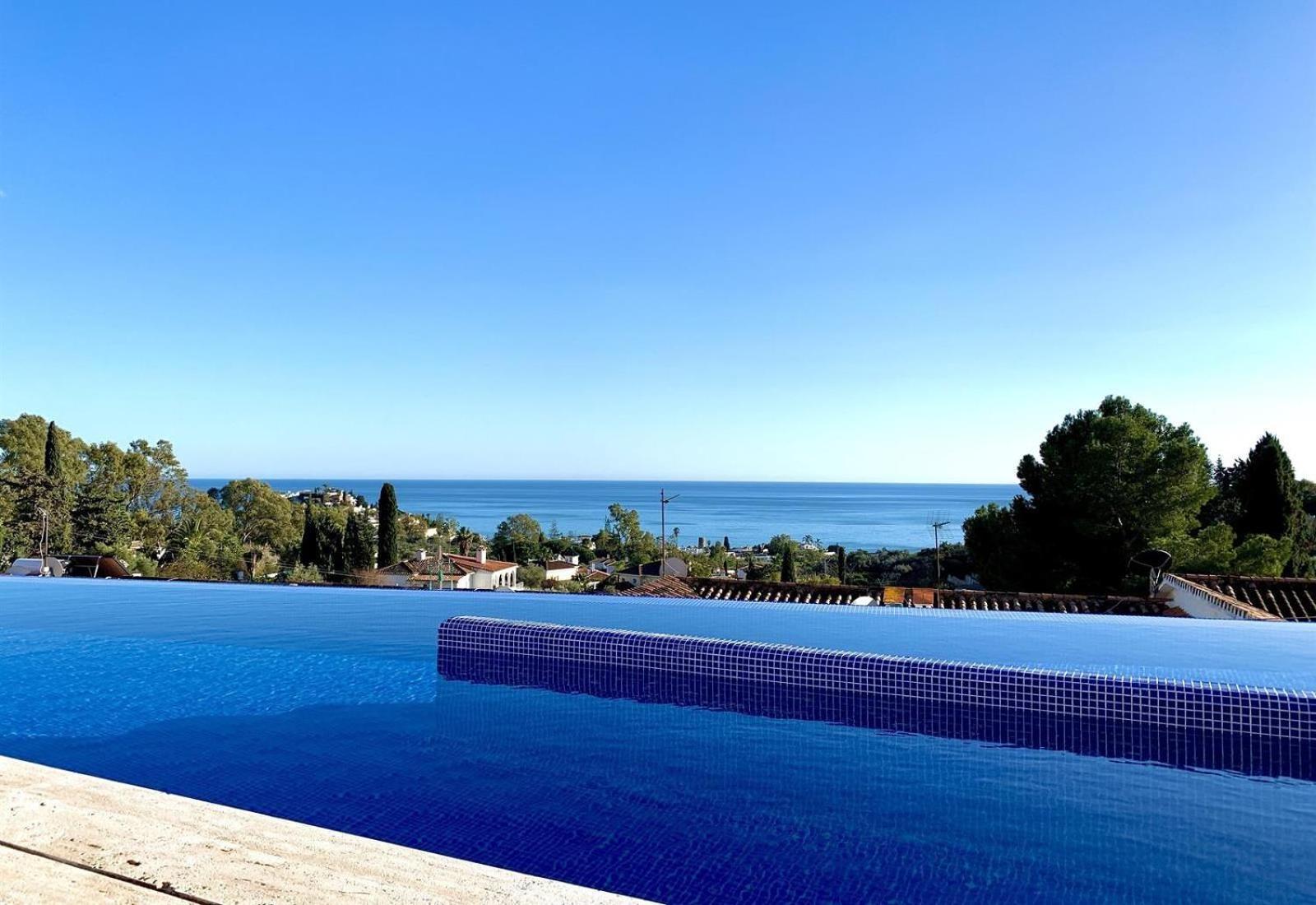 Luxury villa with Infinity pool
