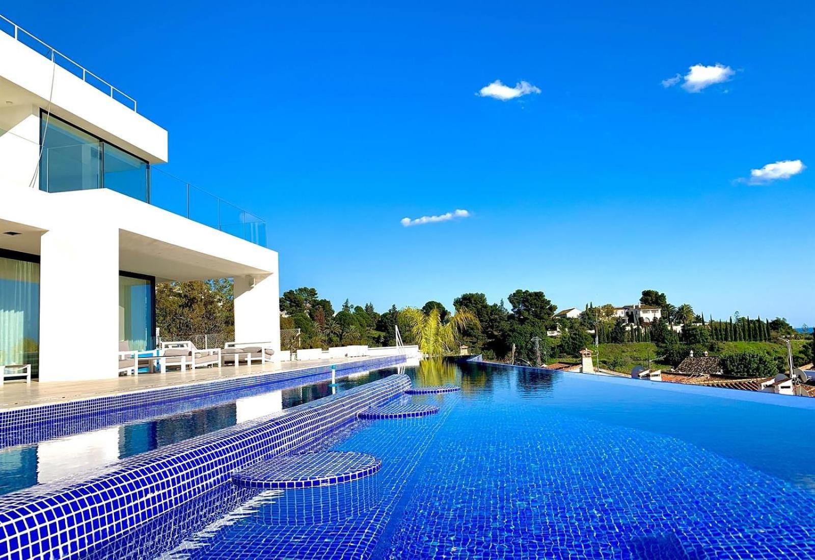 Luxury villa with Infinity pool