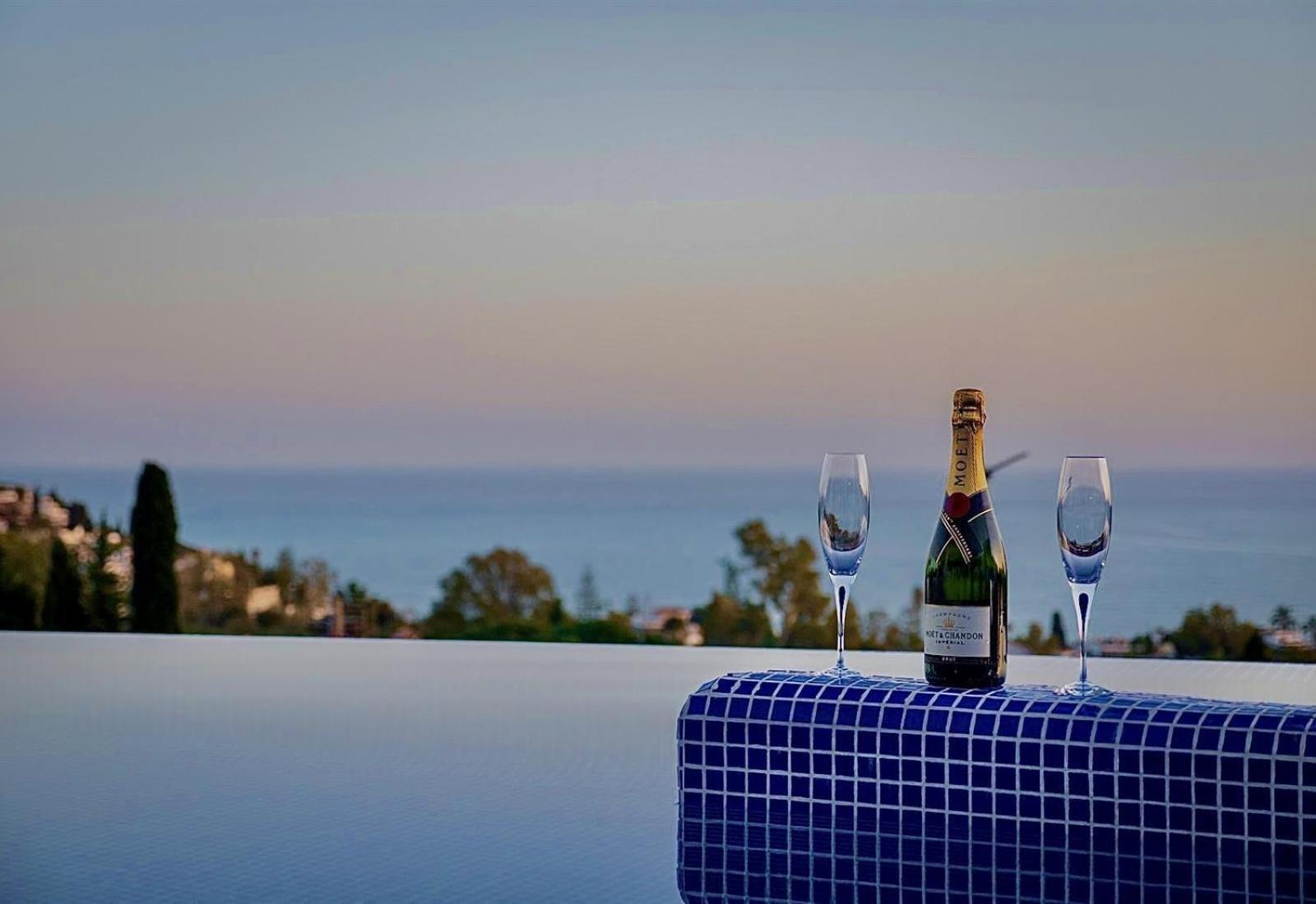 Luxury villa with Infinity pool