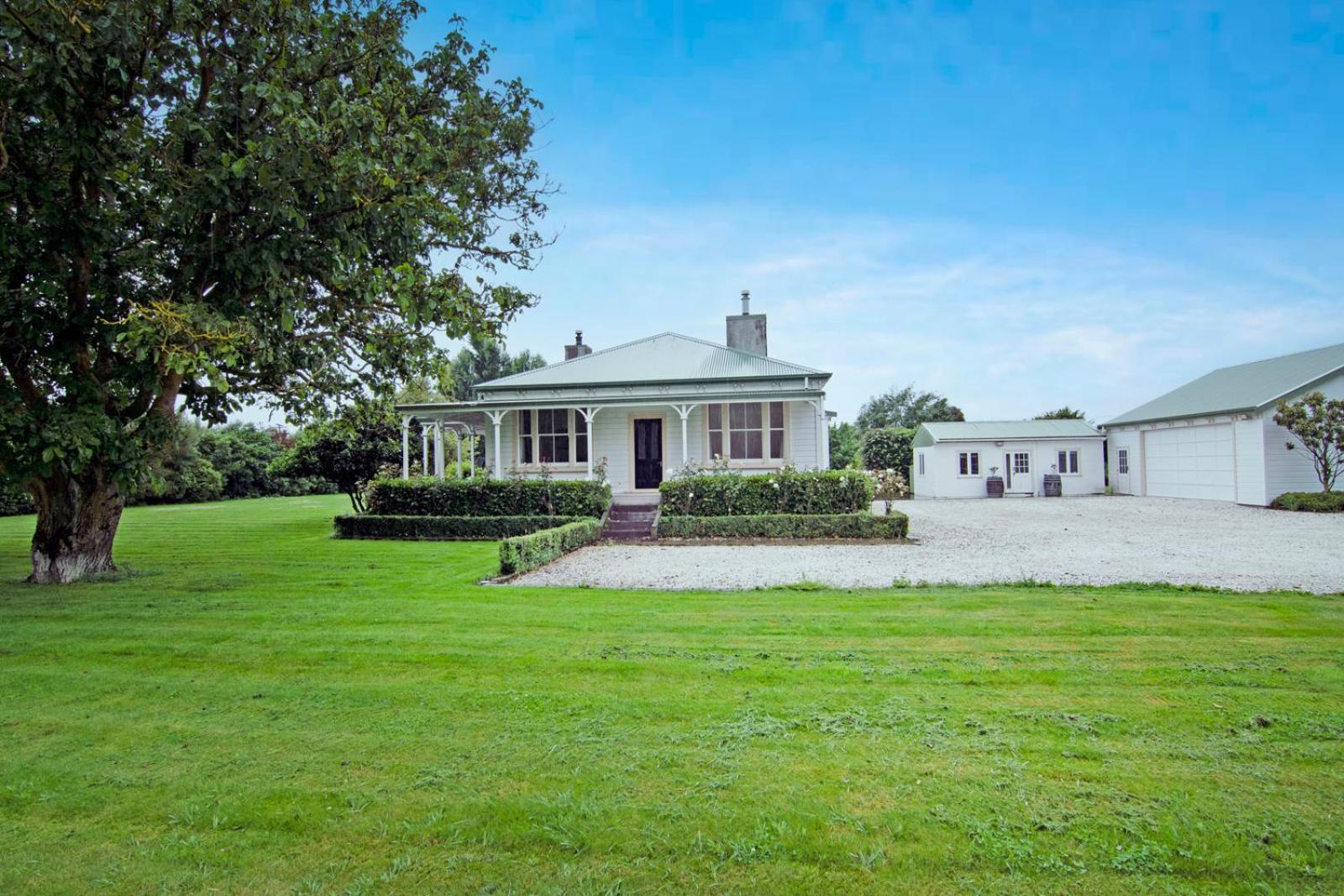 Botham's Beauty - Blenheim Holiday Home view 2