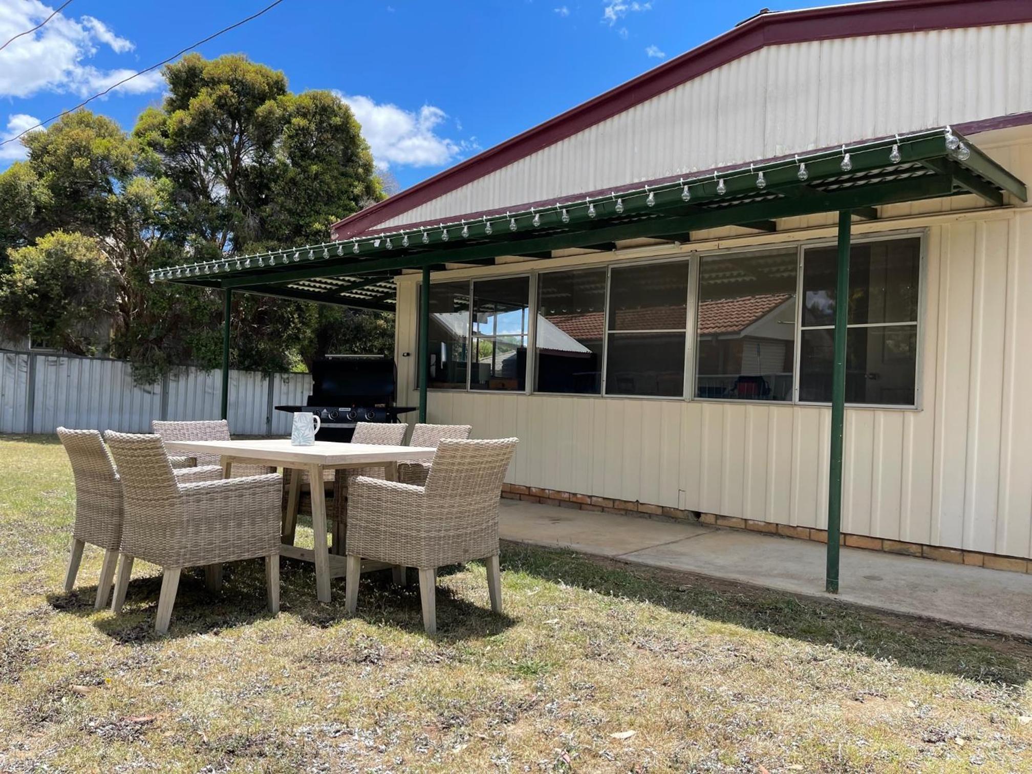 Comfortable 2-Bedroom home in Mudgee - Rest Easy Mudgee