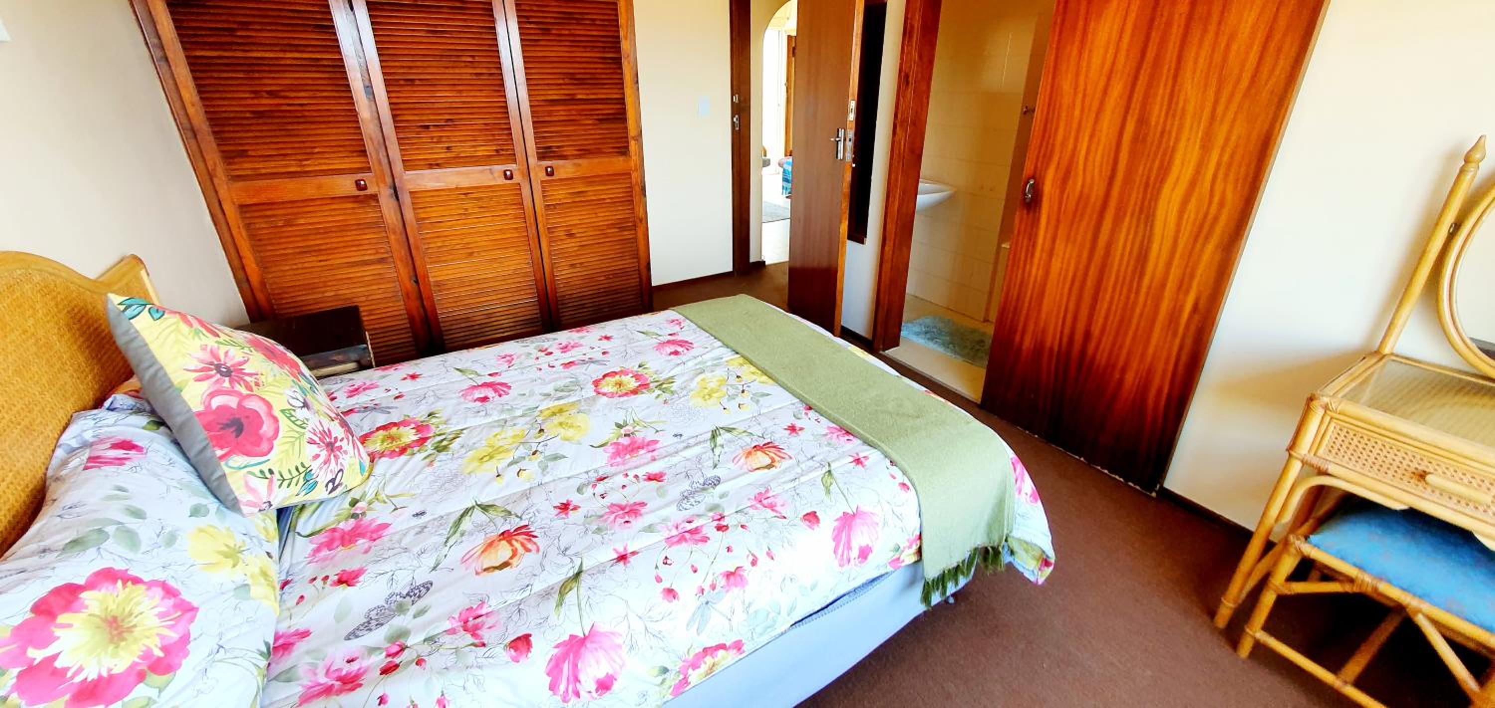Milton Lane Beach Club 4 - Sleeps 4 - Ideal Location! view 3