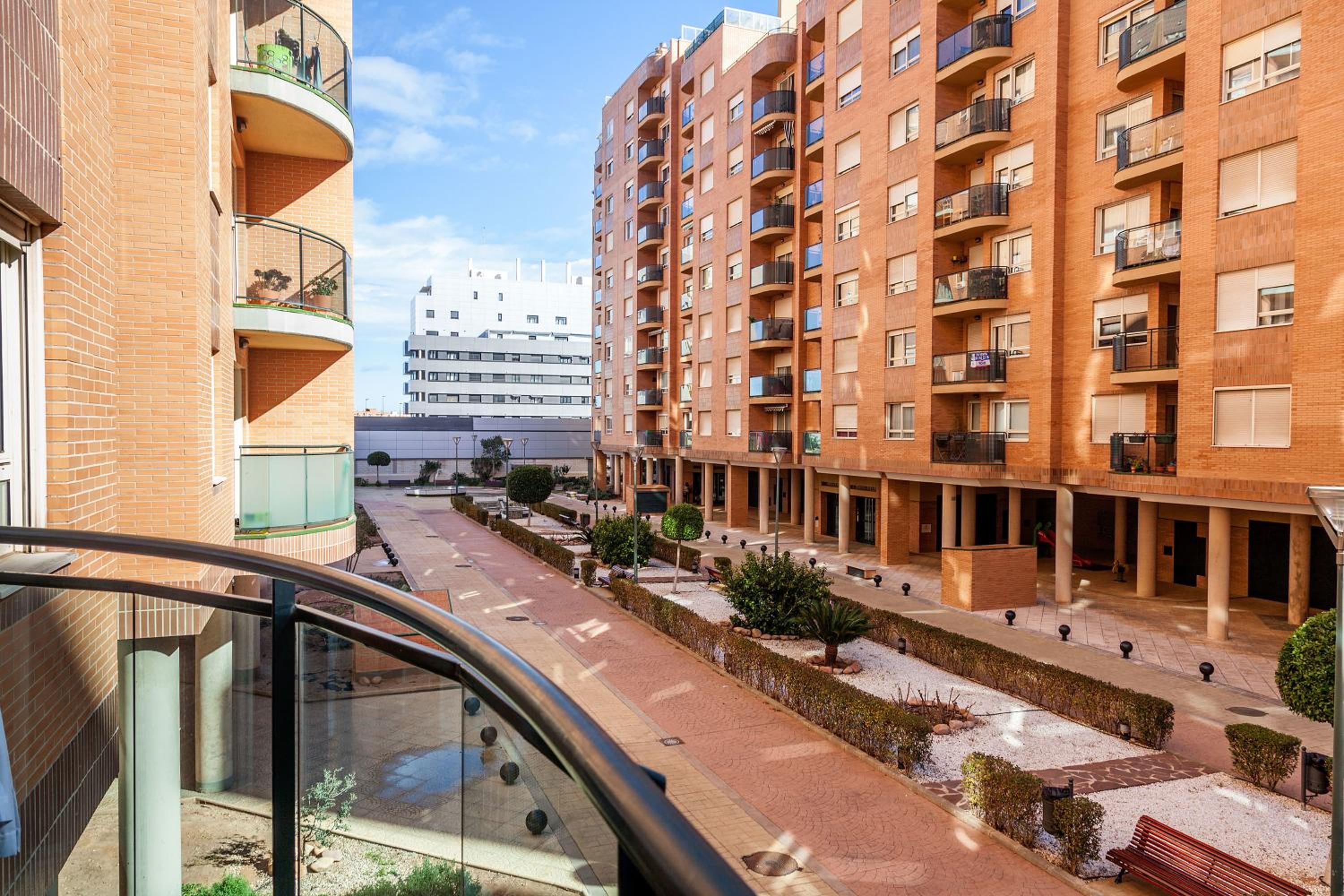 Valencia Flat Rental Swim and Paddle