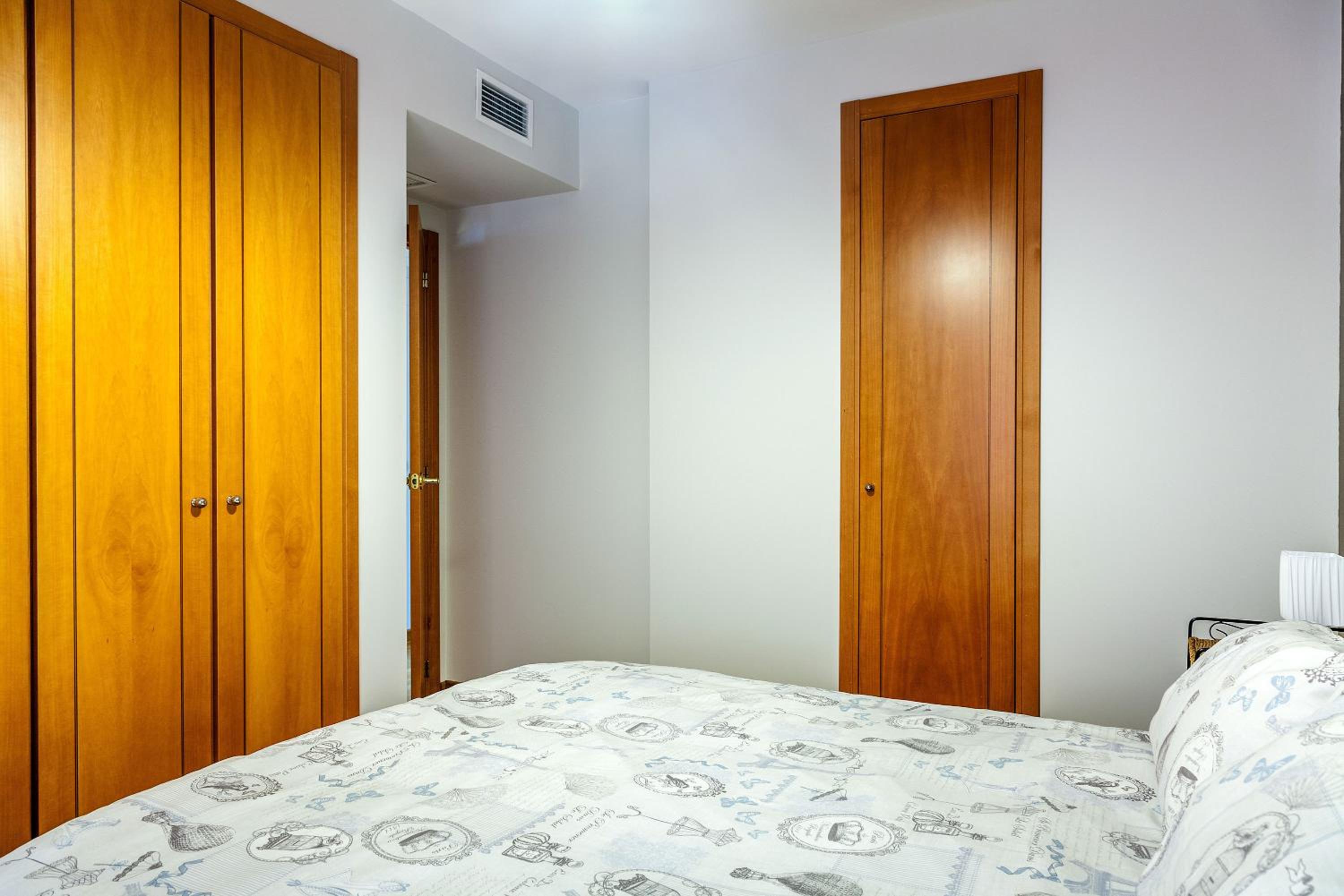 Valencia Flat Rental Swim and Paddle