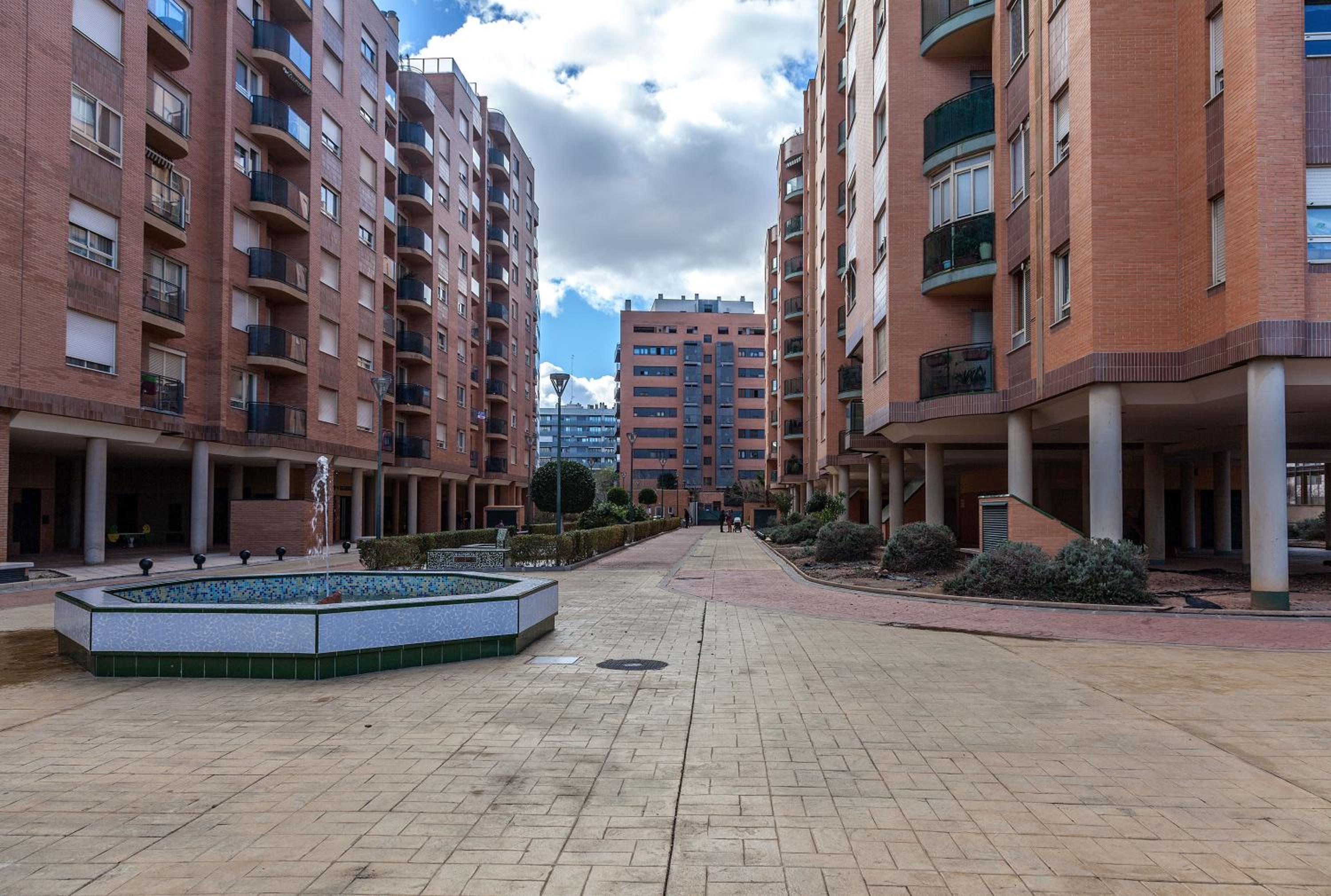 Valencia Flat Rental Swim and Paddle