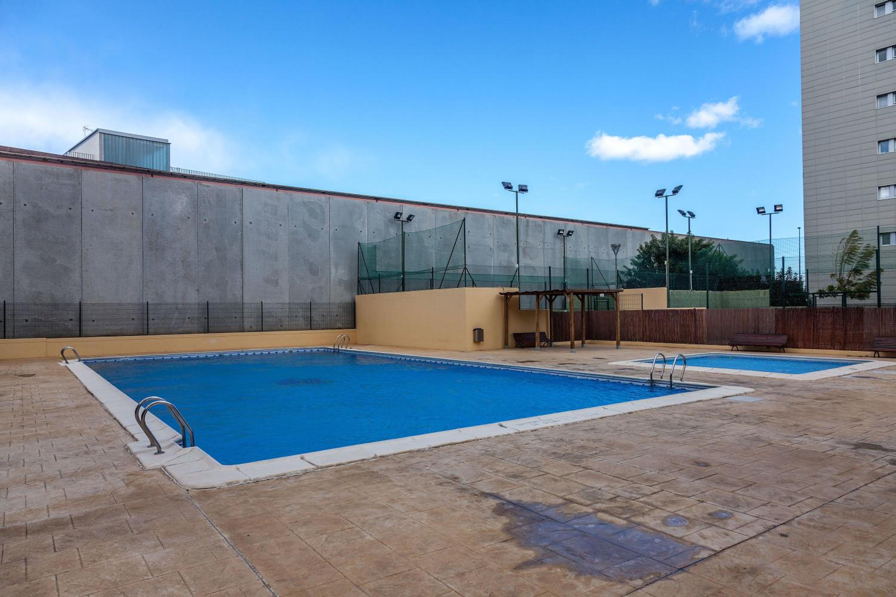 Valencia Flat Rental Swim and Paddle