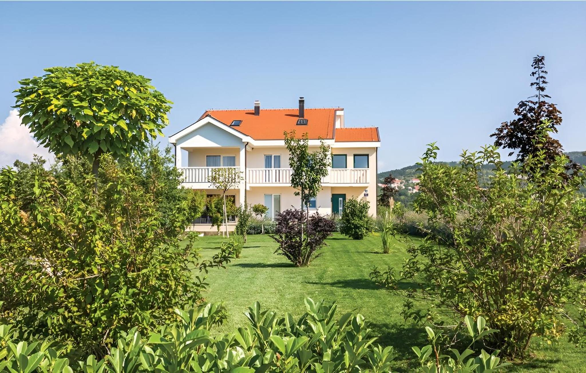 Villa Ivy with perfect privacy, pool, sauna and jacuzzi view 2