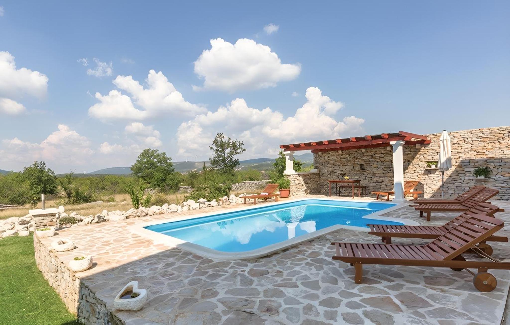 Villa Ivy with perfect privacy, pool, sauna and jacuzzi view 4
