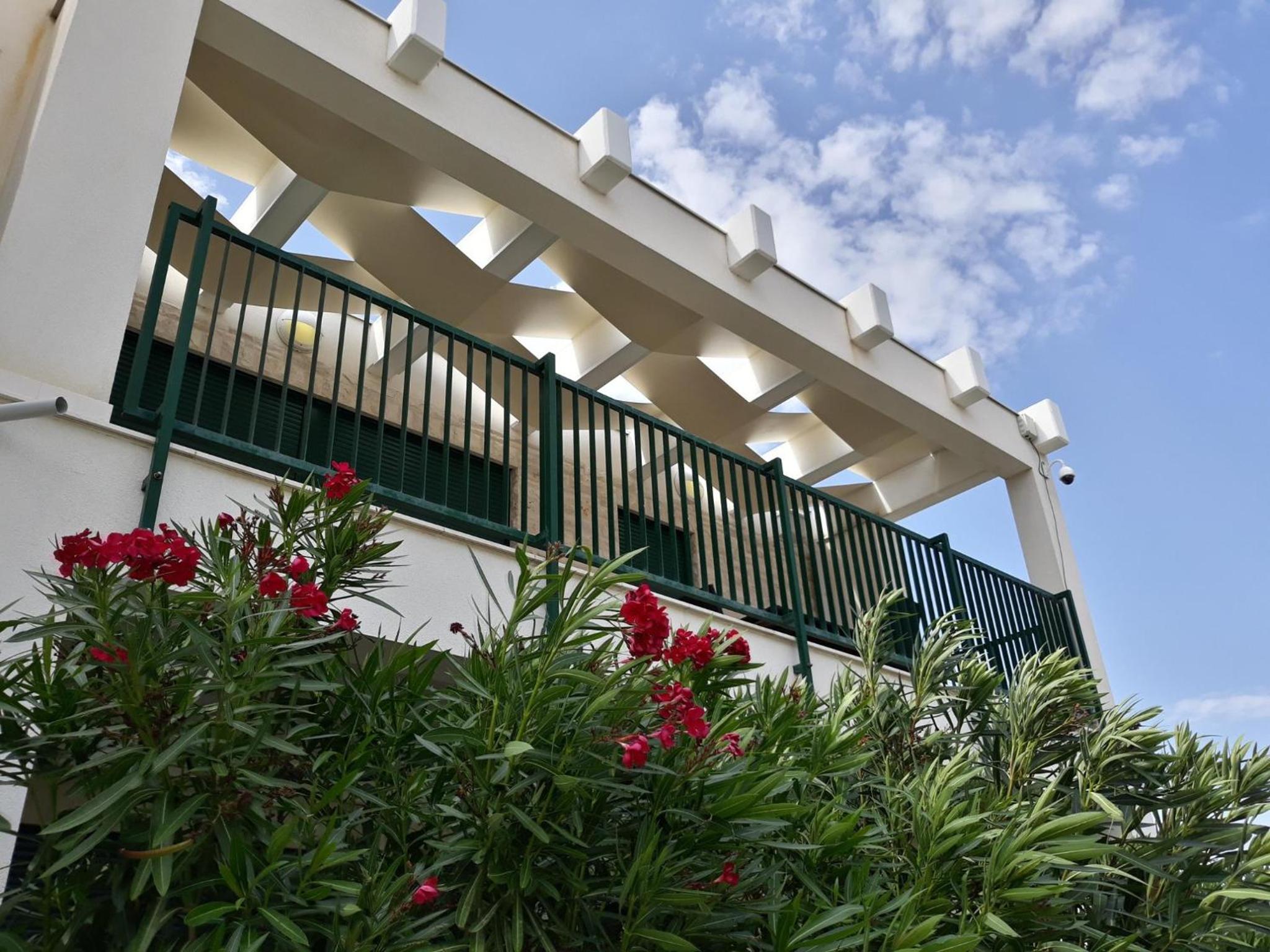 Queen Beach Apartments view 3