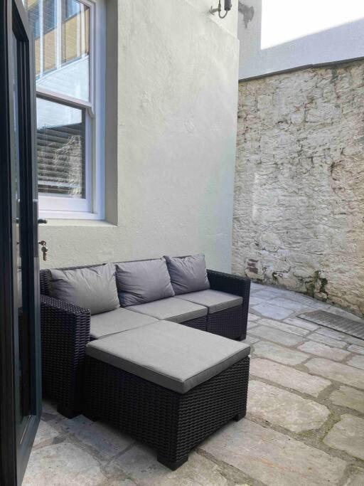 Charming Apartment BARBICAN/HOE PARKING,Courtyard! view 3