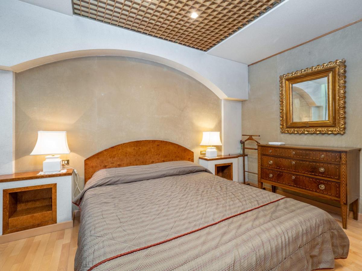 Elegant Flat in Milan's Heart