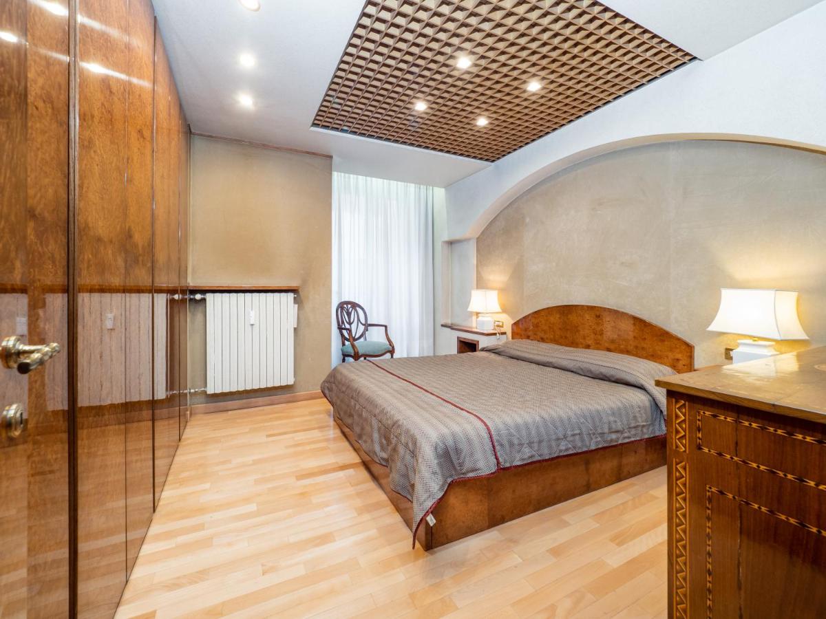 Elegant Flat in Milan's Heart