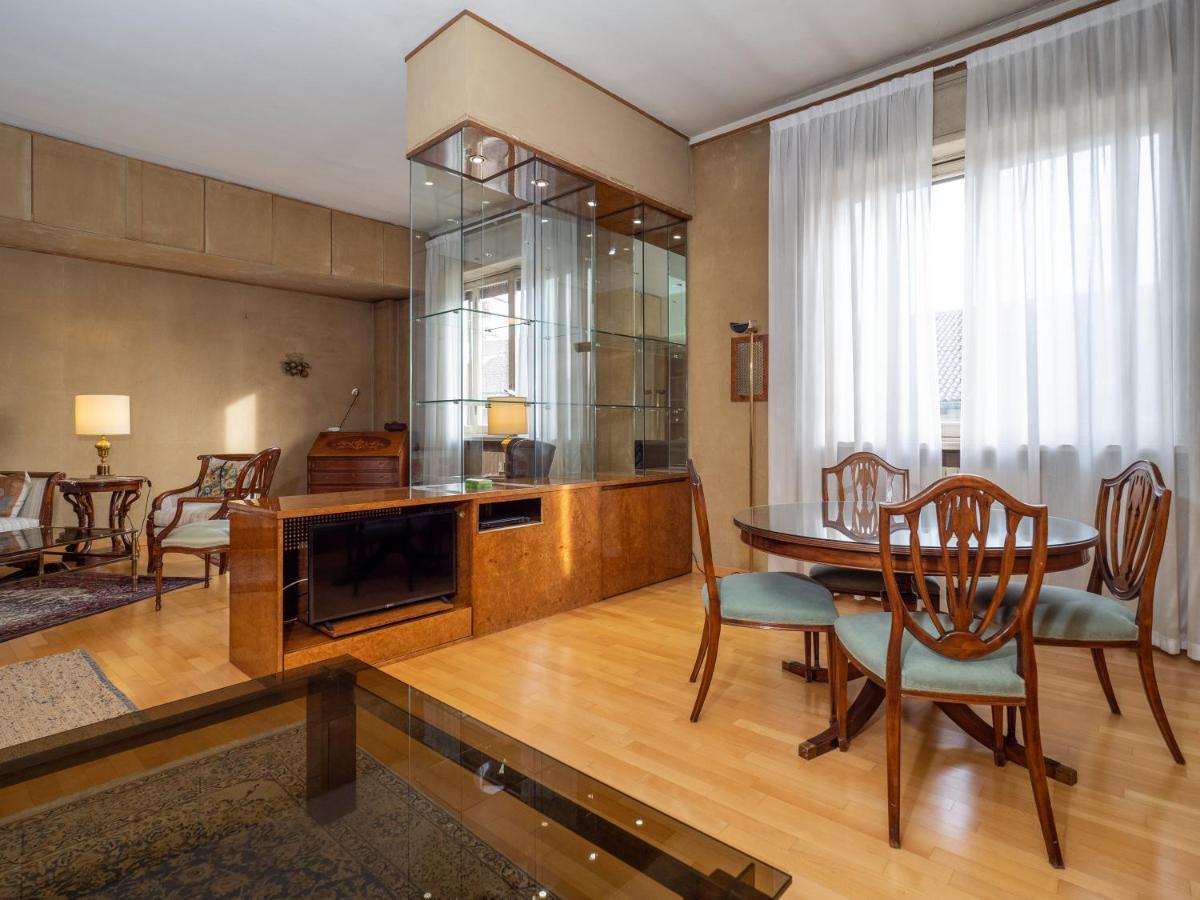 Elegant Flat in Milan's Heart