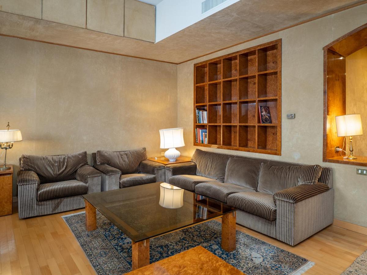 Elegant Flat in Milan's Heart