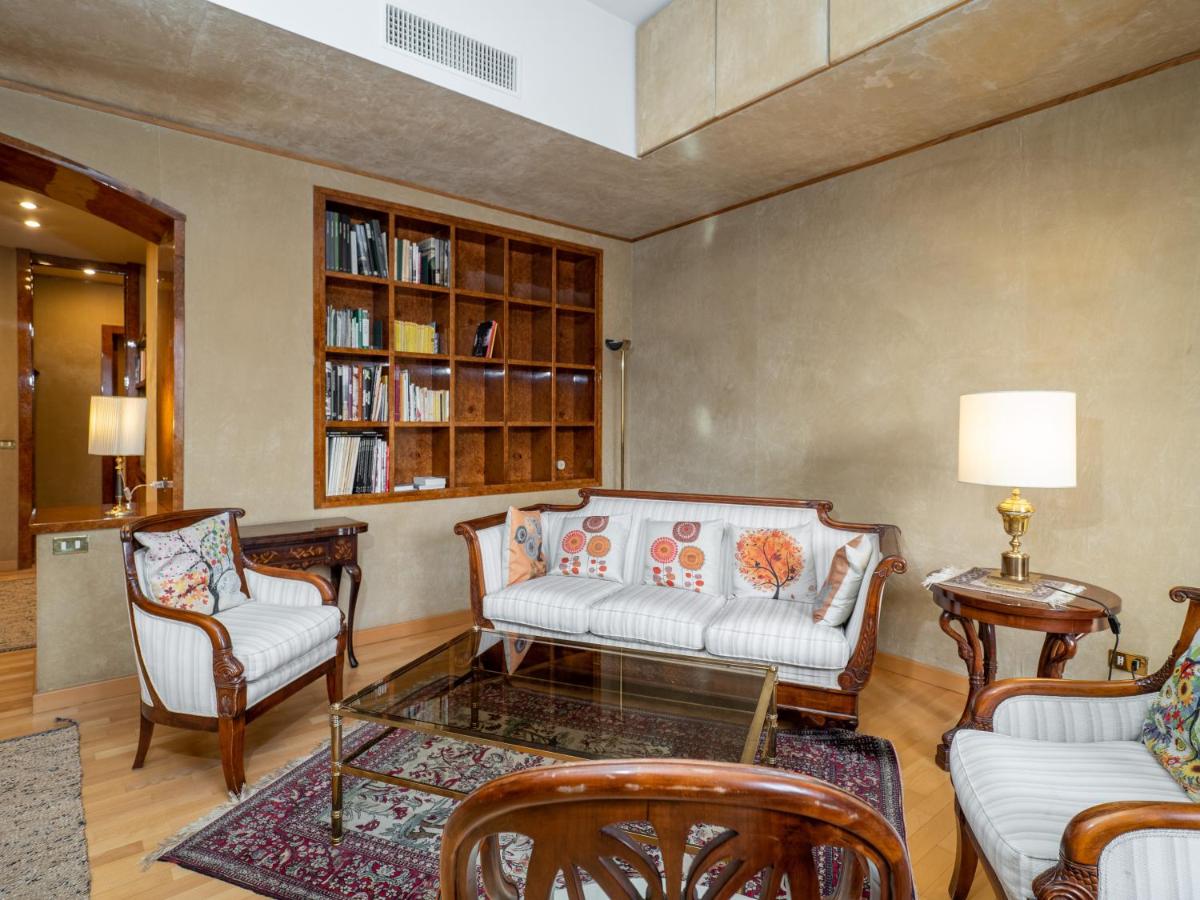 Elegant Flat in Milan's Heart
