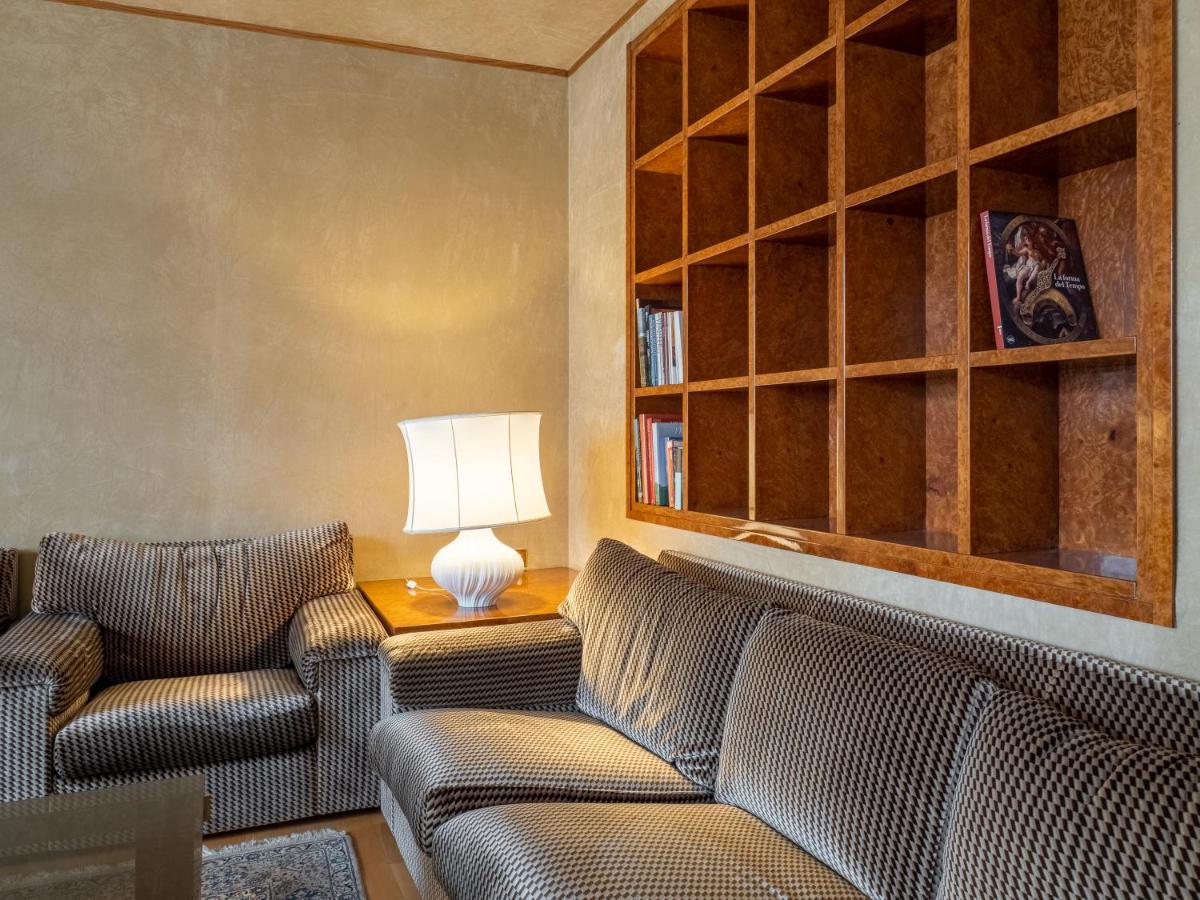 Elegant Flat in Milan's Heart