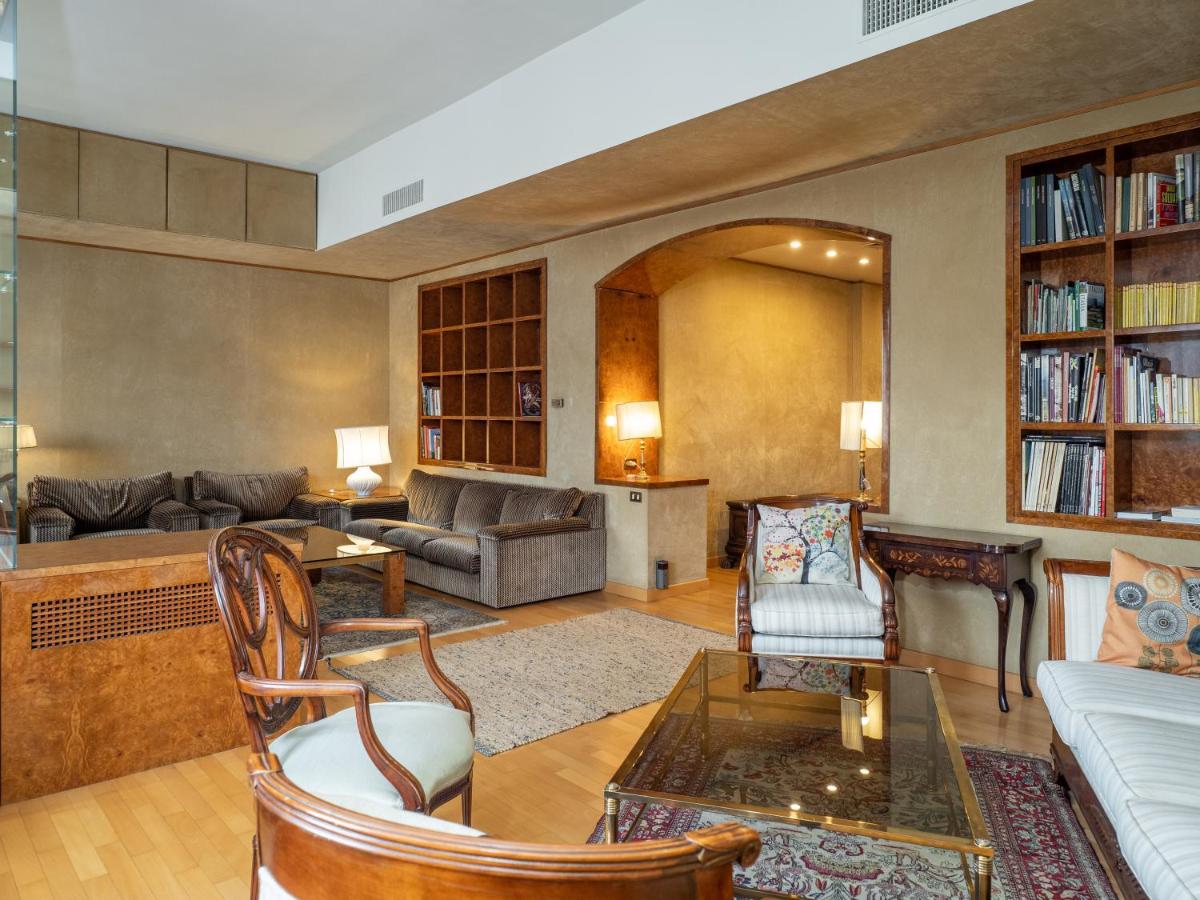 Elegant Flat in Milan's Heart