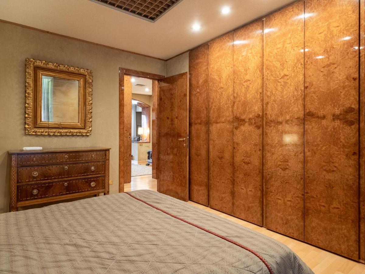 Elegant Flat in Milan's Heart
