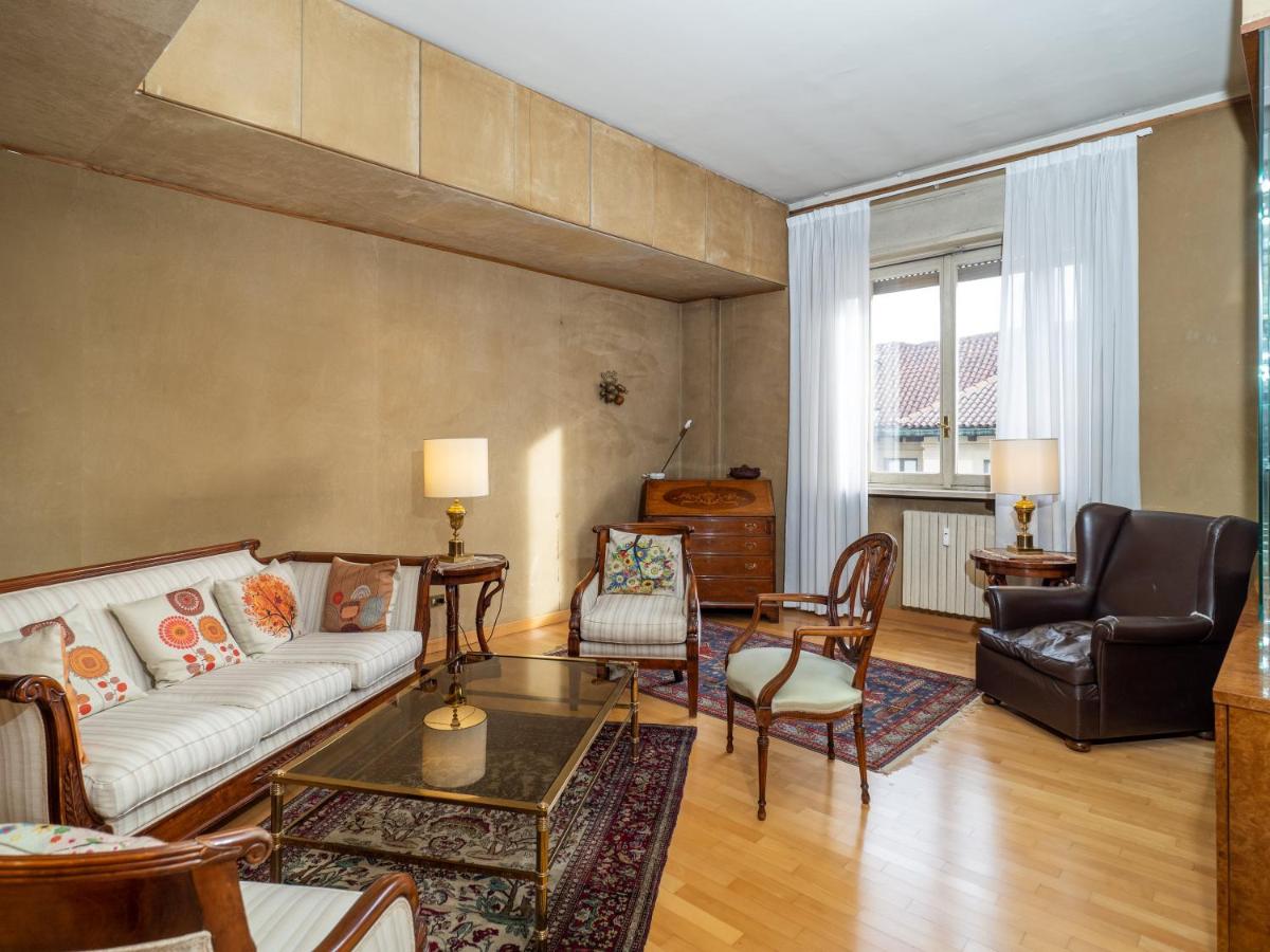 Elegant Flat in Milan's Heart