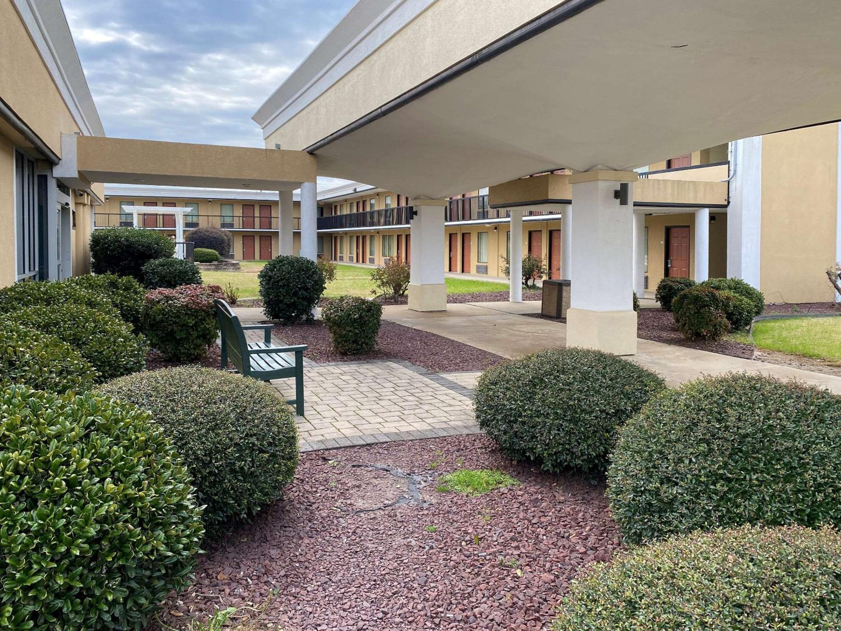 Elizabeth City Vacations - Quality Inn Elizabeth City near University - Property Image 2