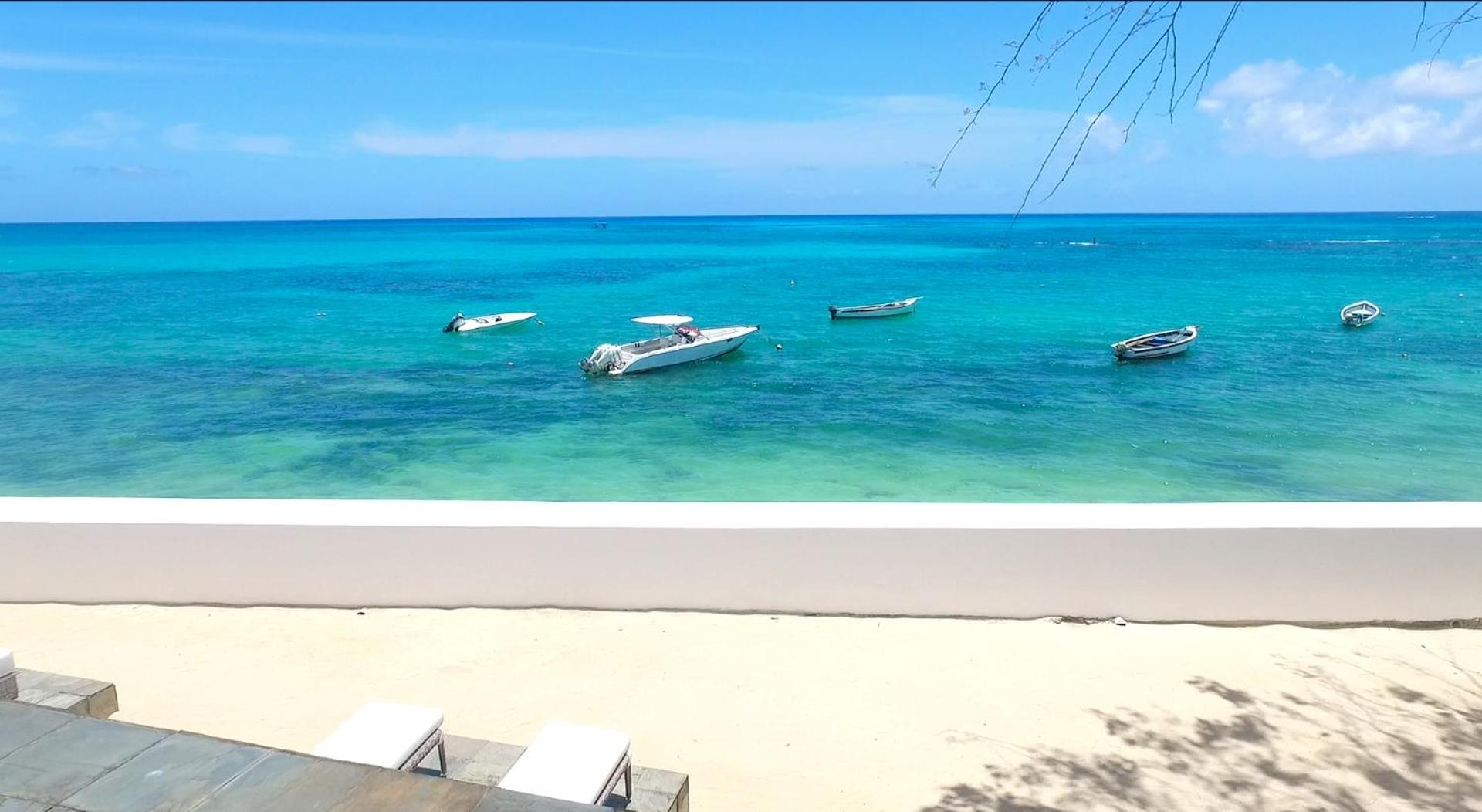 Villa Horizon by Dream Escapes, Beachfront Villa view 3