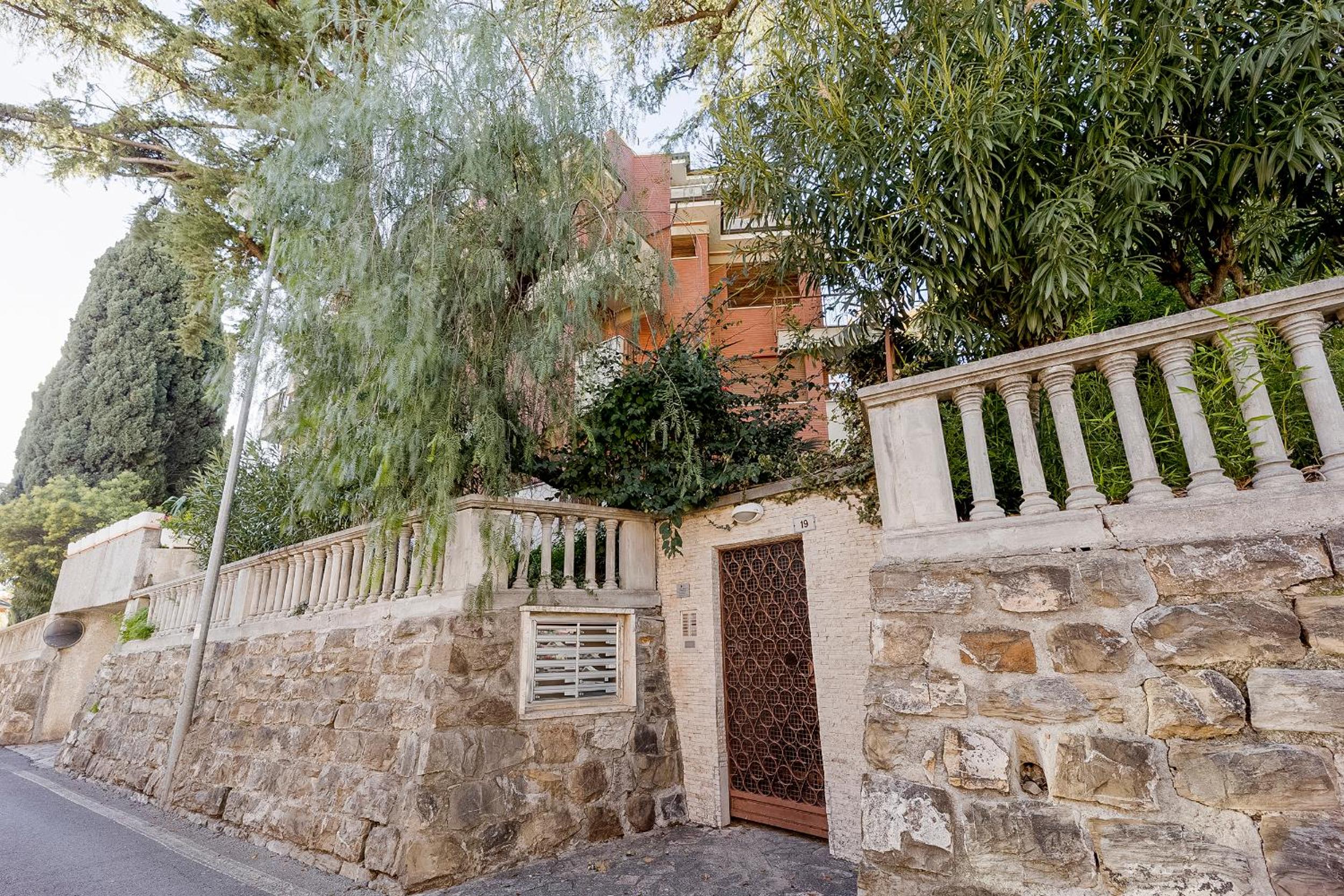 GuestHost - Portosole Attic - with Terrace and Private Parking